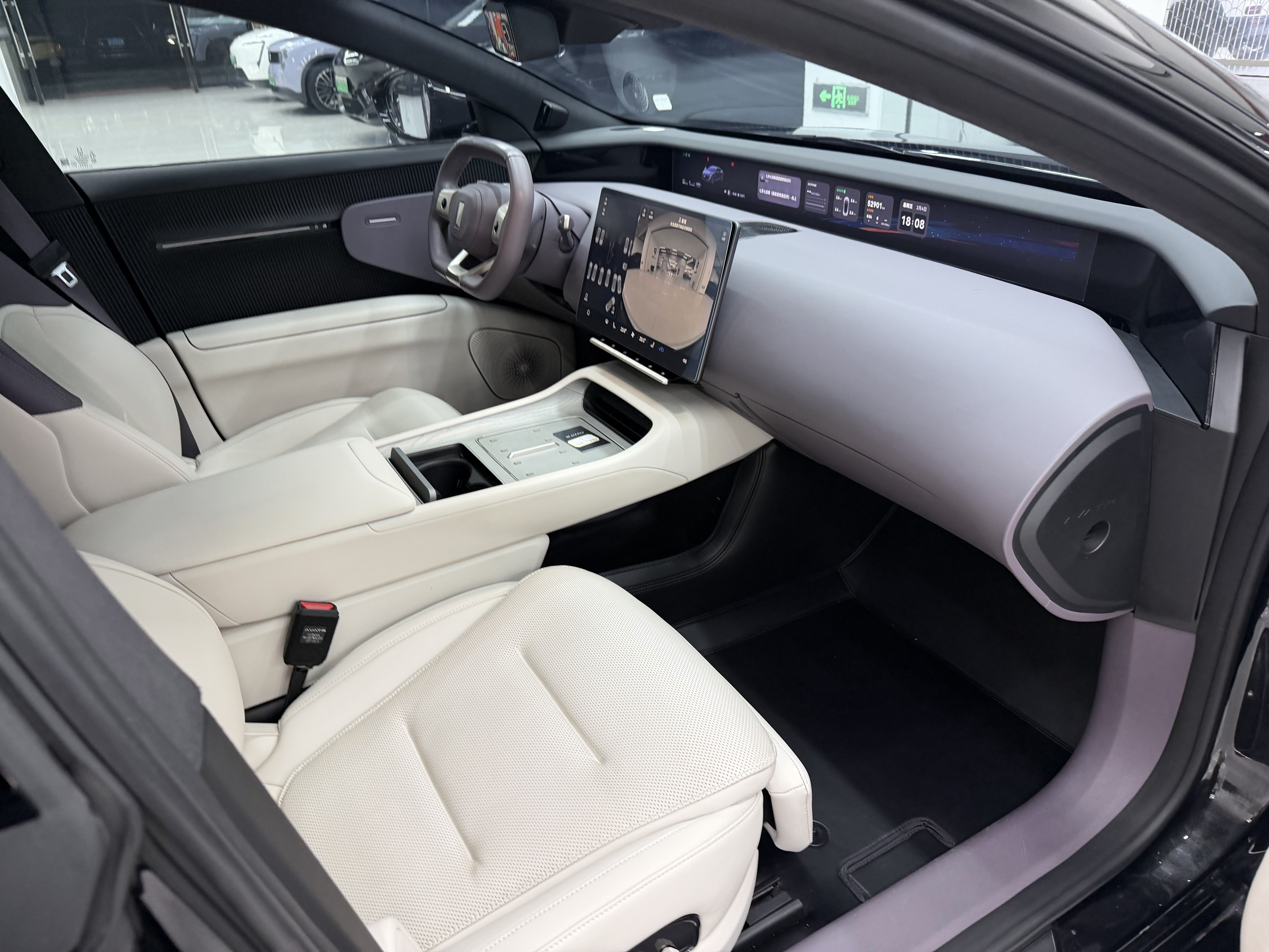 Avatr 12 2024 car image #14