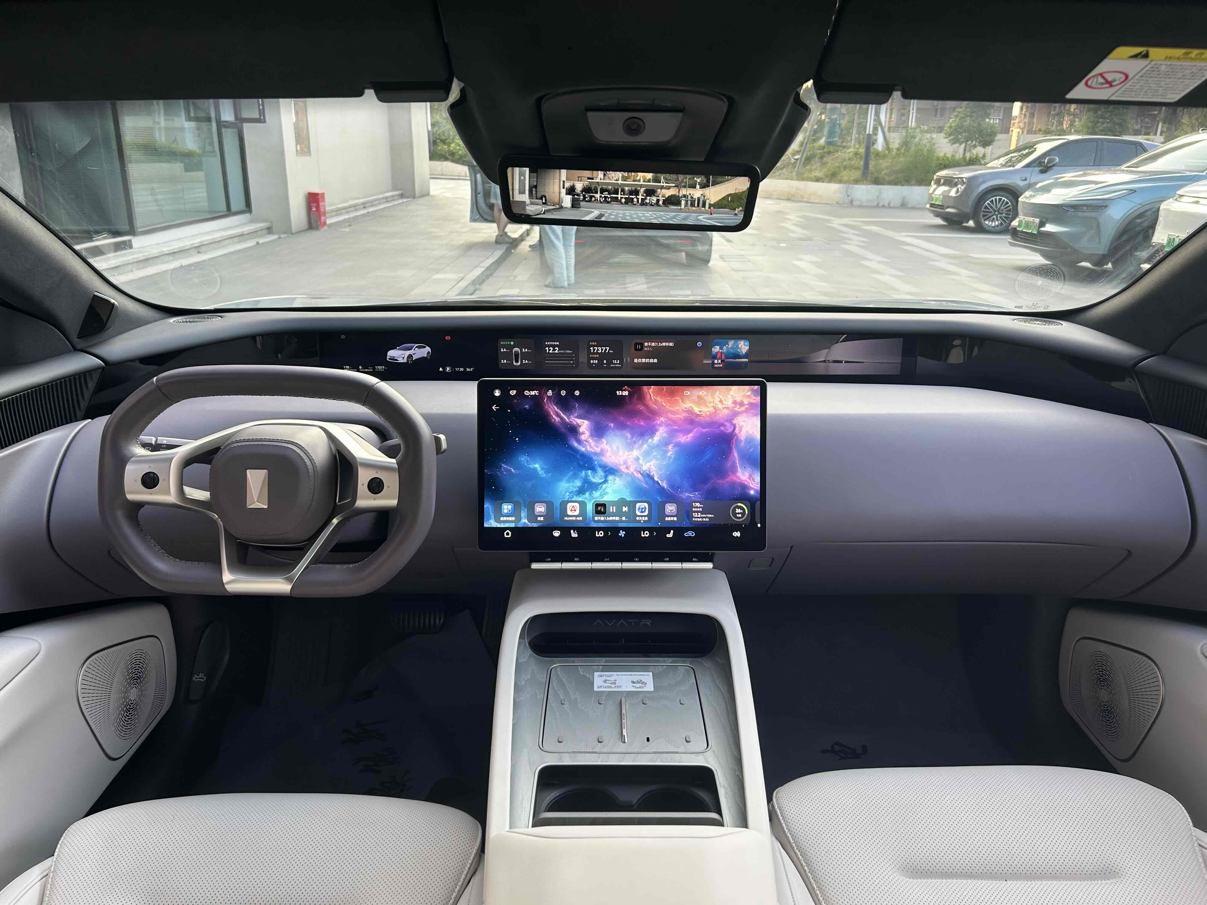 Avatr 12 2023 car image #14