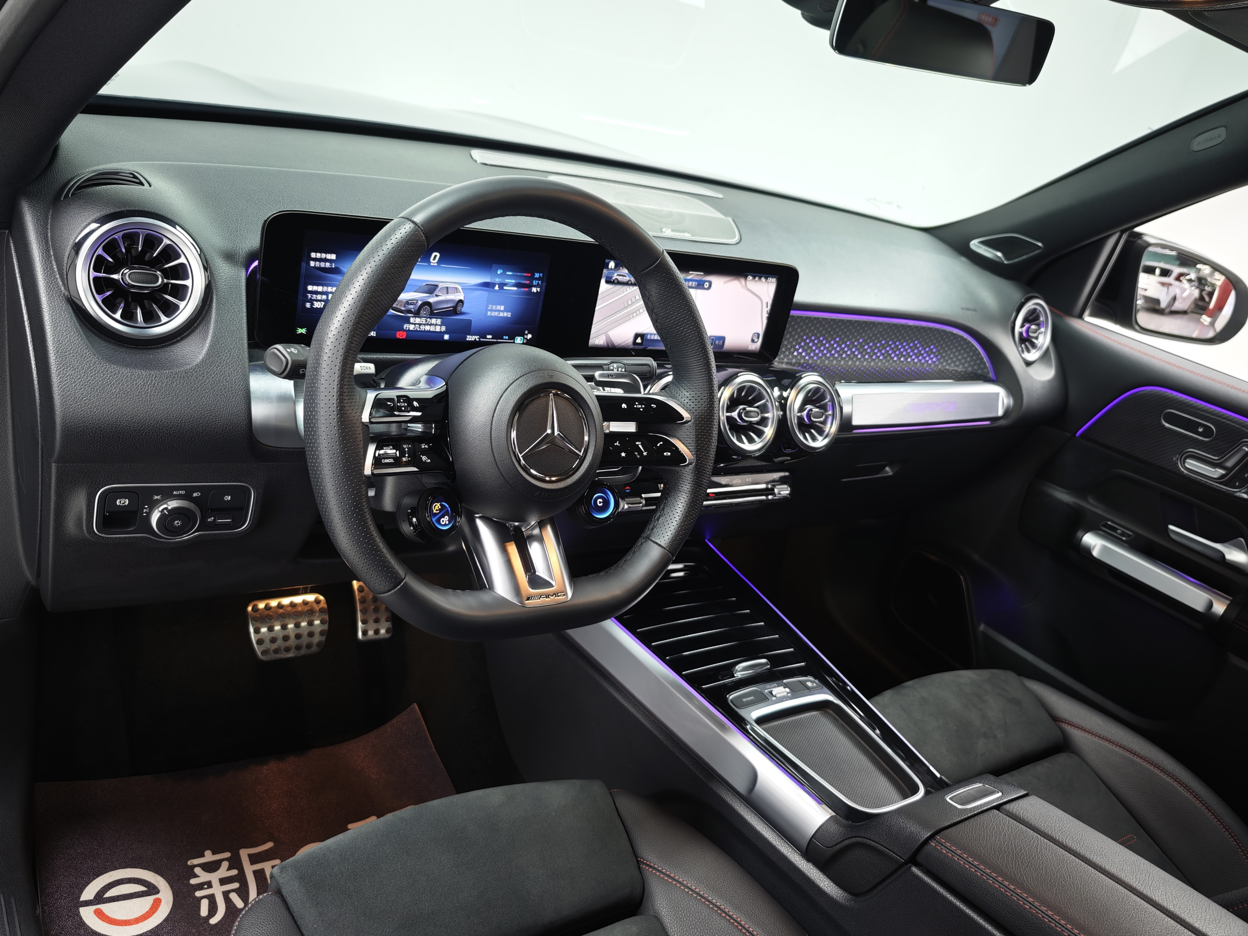 Mercedes-Benz GLB AMG 2025 car image #14