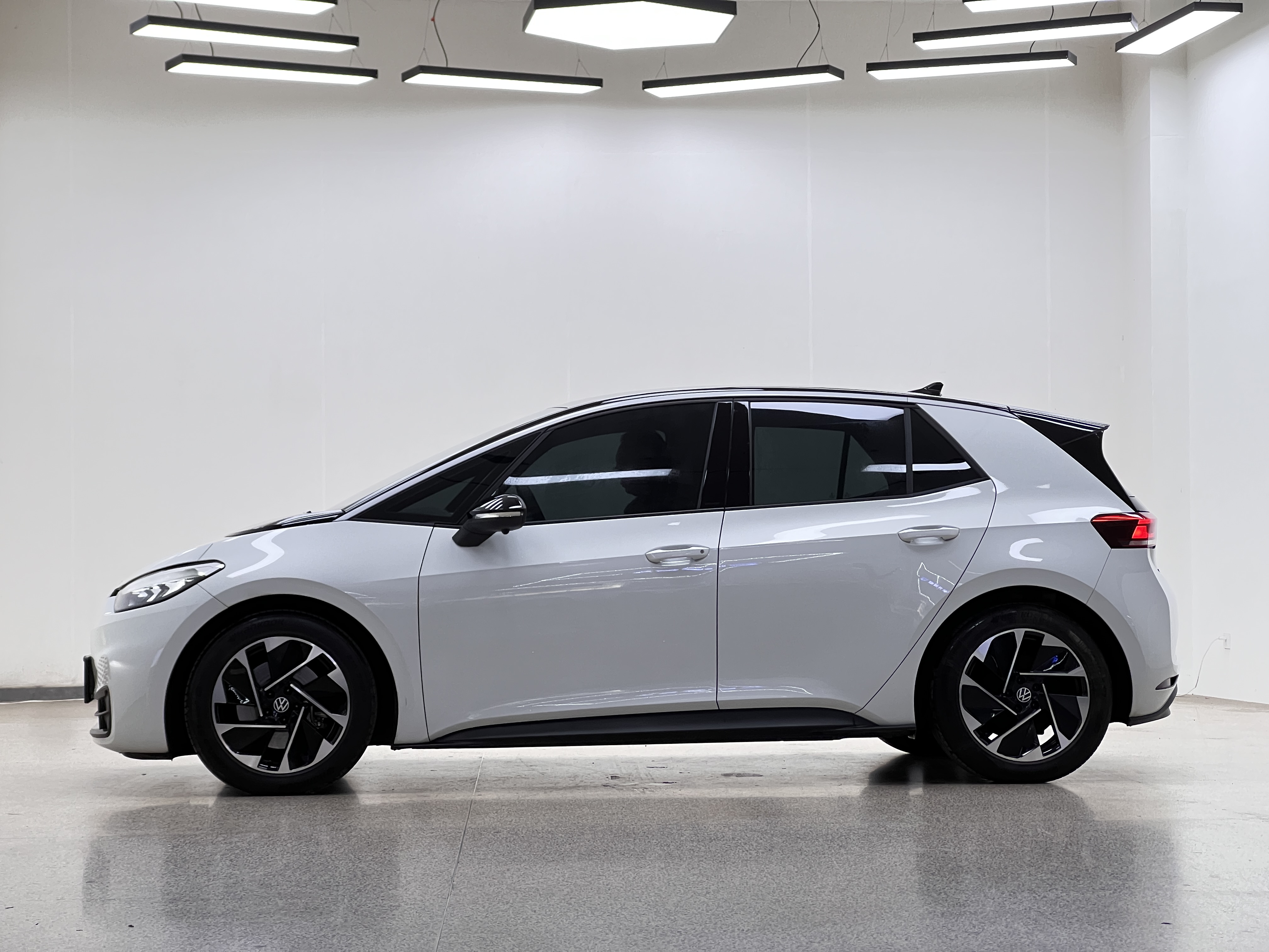 Volkswagen ID.3 2024 immagine di auto #14