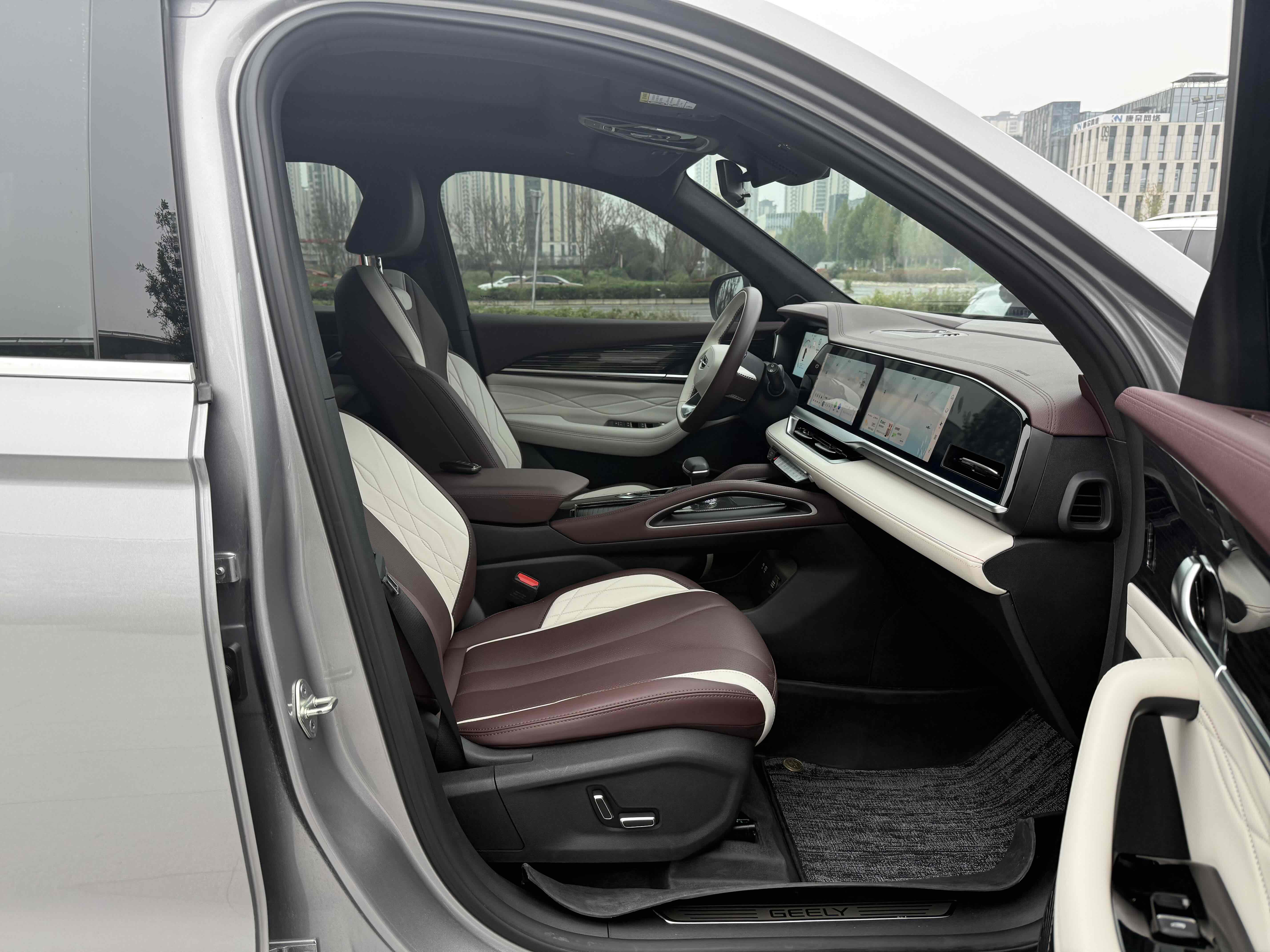 GEELY Tugella 2024 #14 GEELY Tugella 2024 car image #14