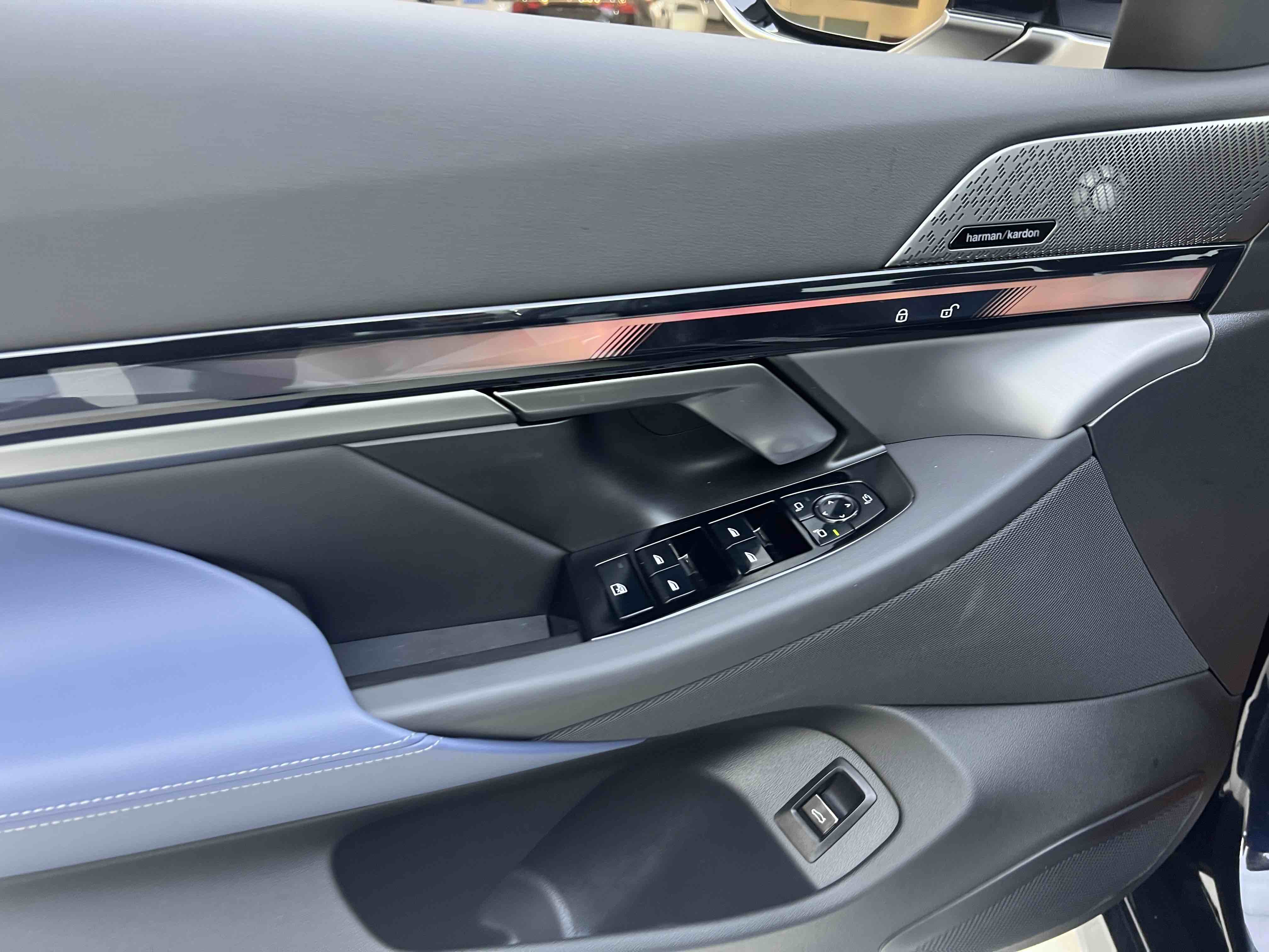 BMW i5 2025 car image #14