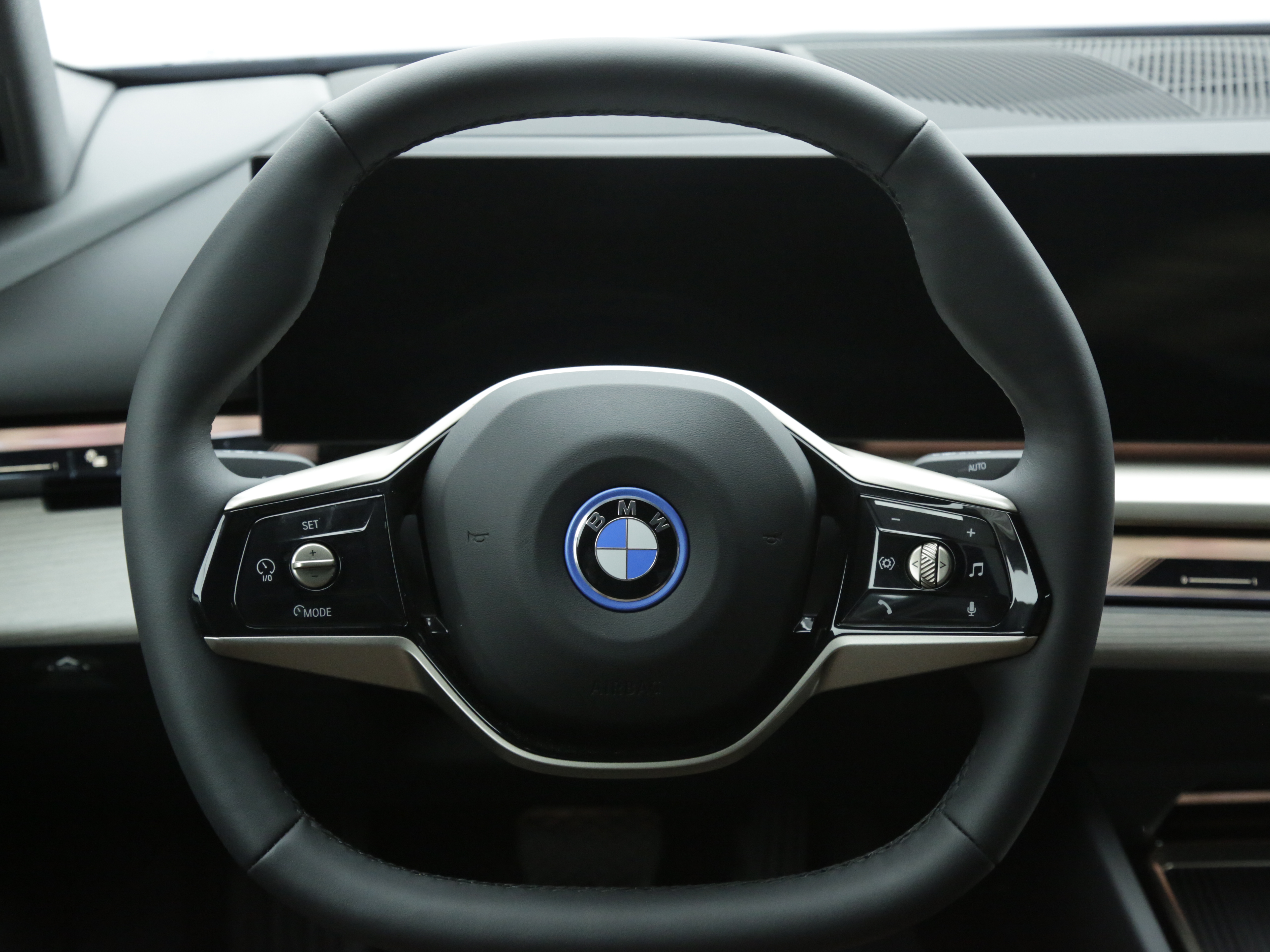 BMW i5 2025 car image #14