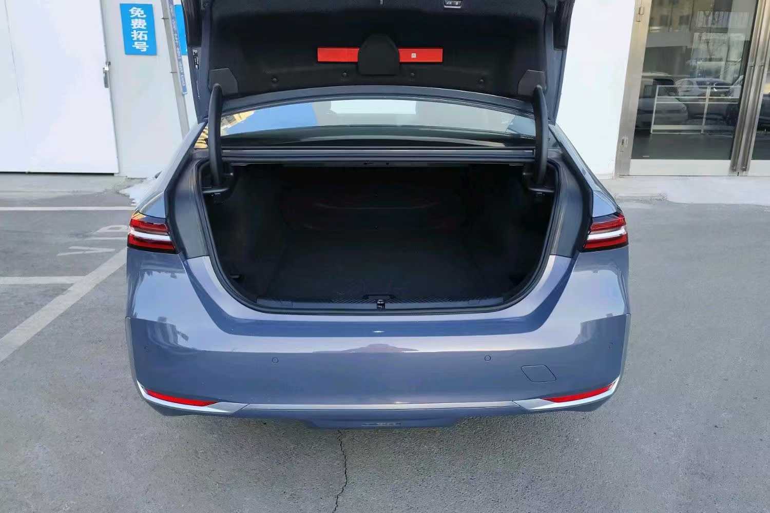 BMW i5 2025 изображение автомобиля #14