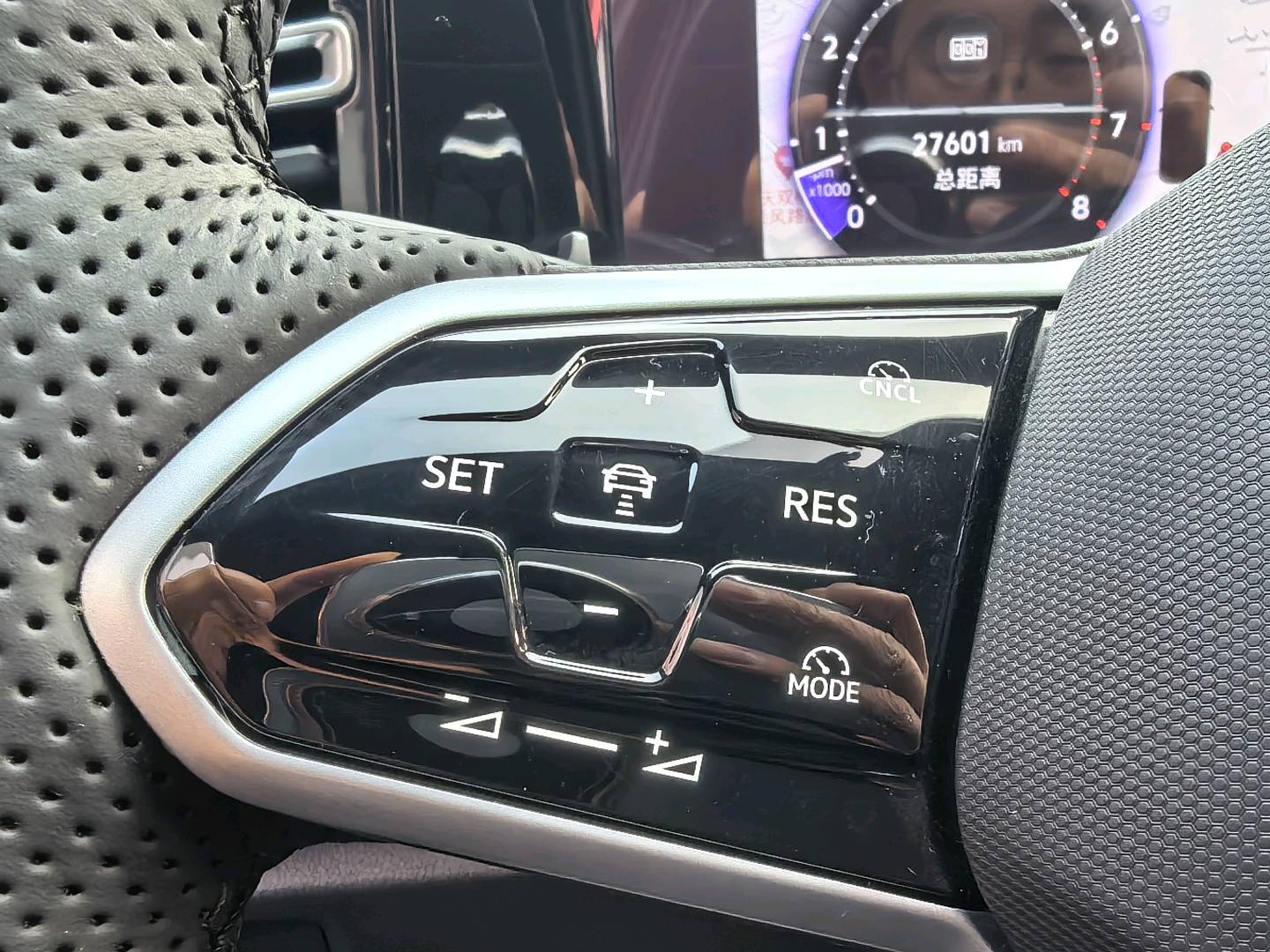 Volkswagen Tiguan L 2024 immagine di auto #14