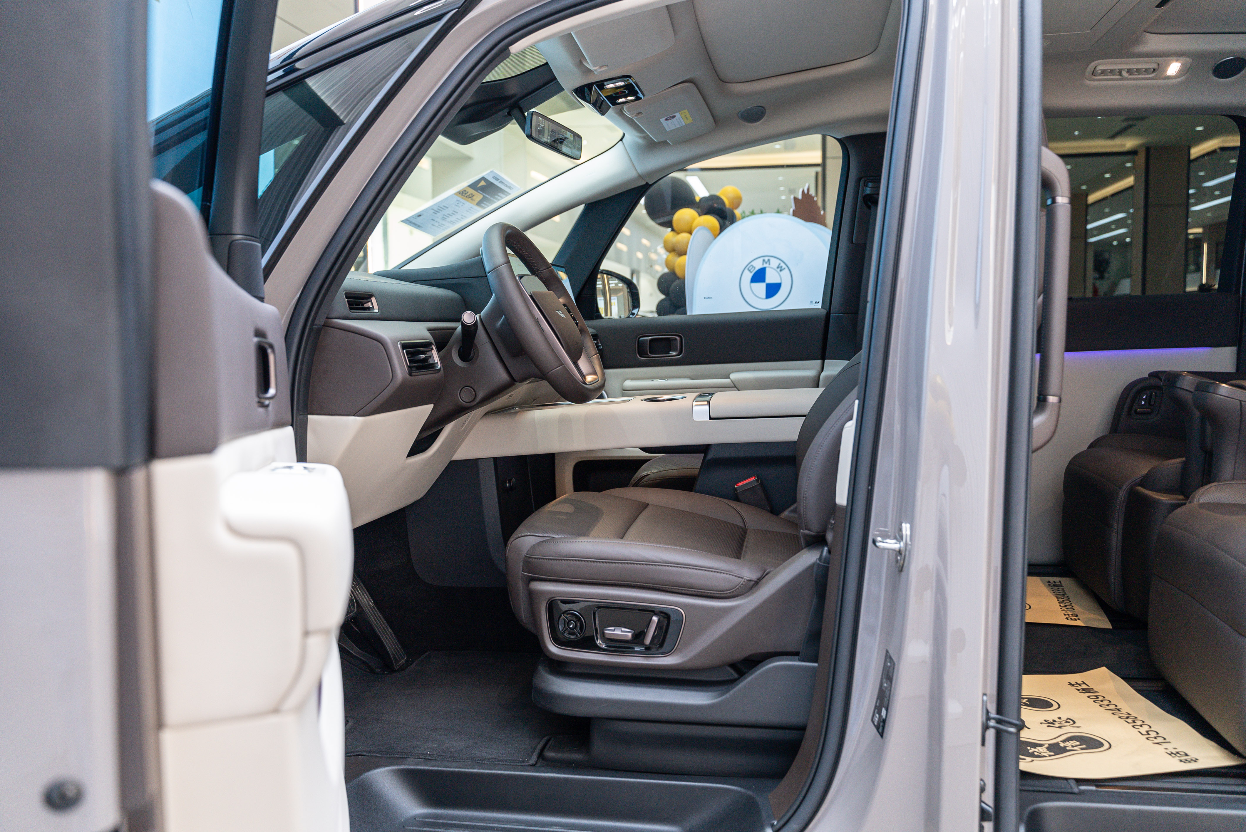 理想汽车 理想MEGA 2024 汽车图片 #14