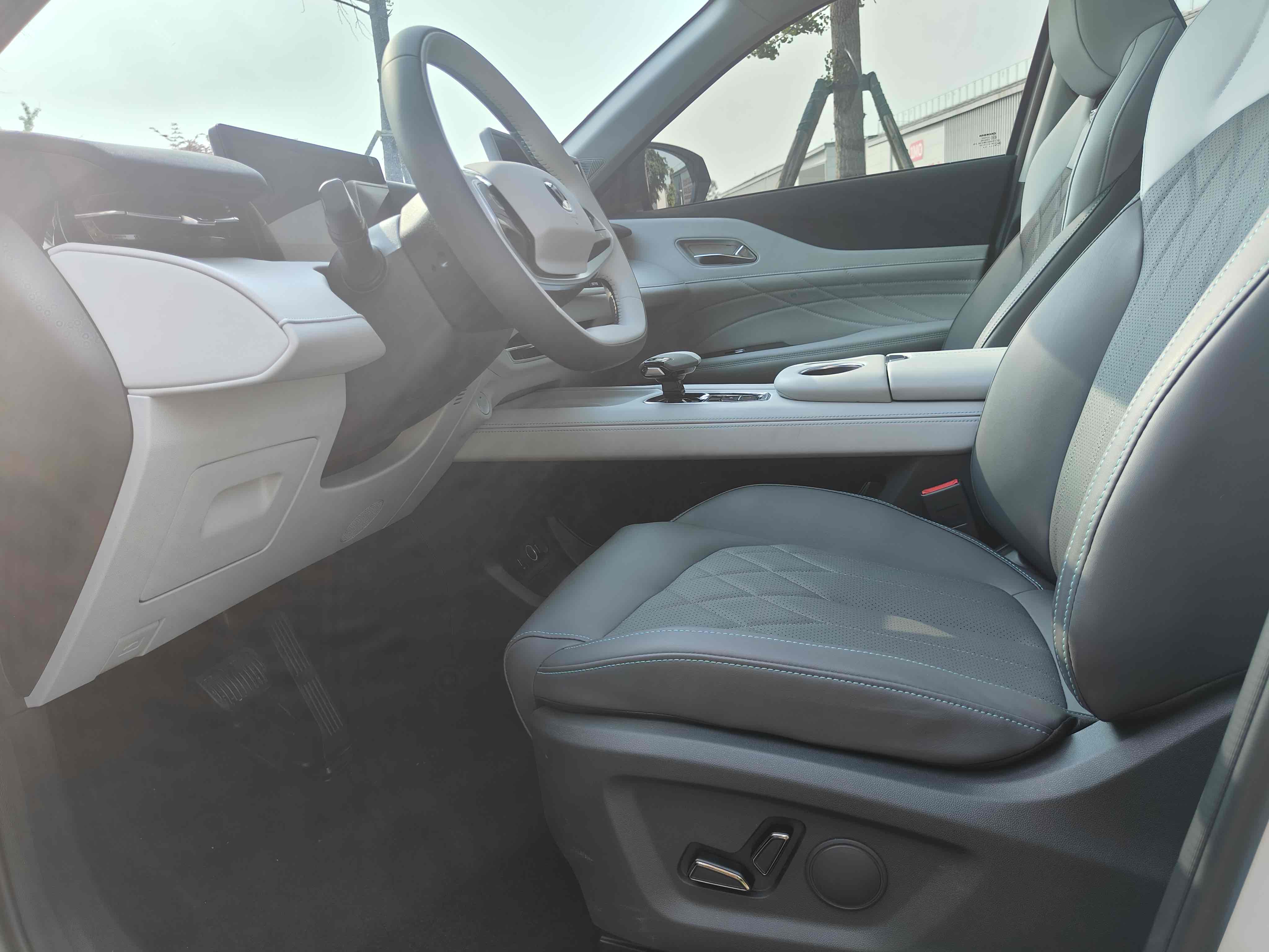 Changan UNI-Z PHEV 2024 #14 Changan UNI-Z PHEV 2024 car image #14