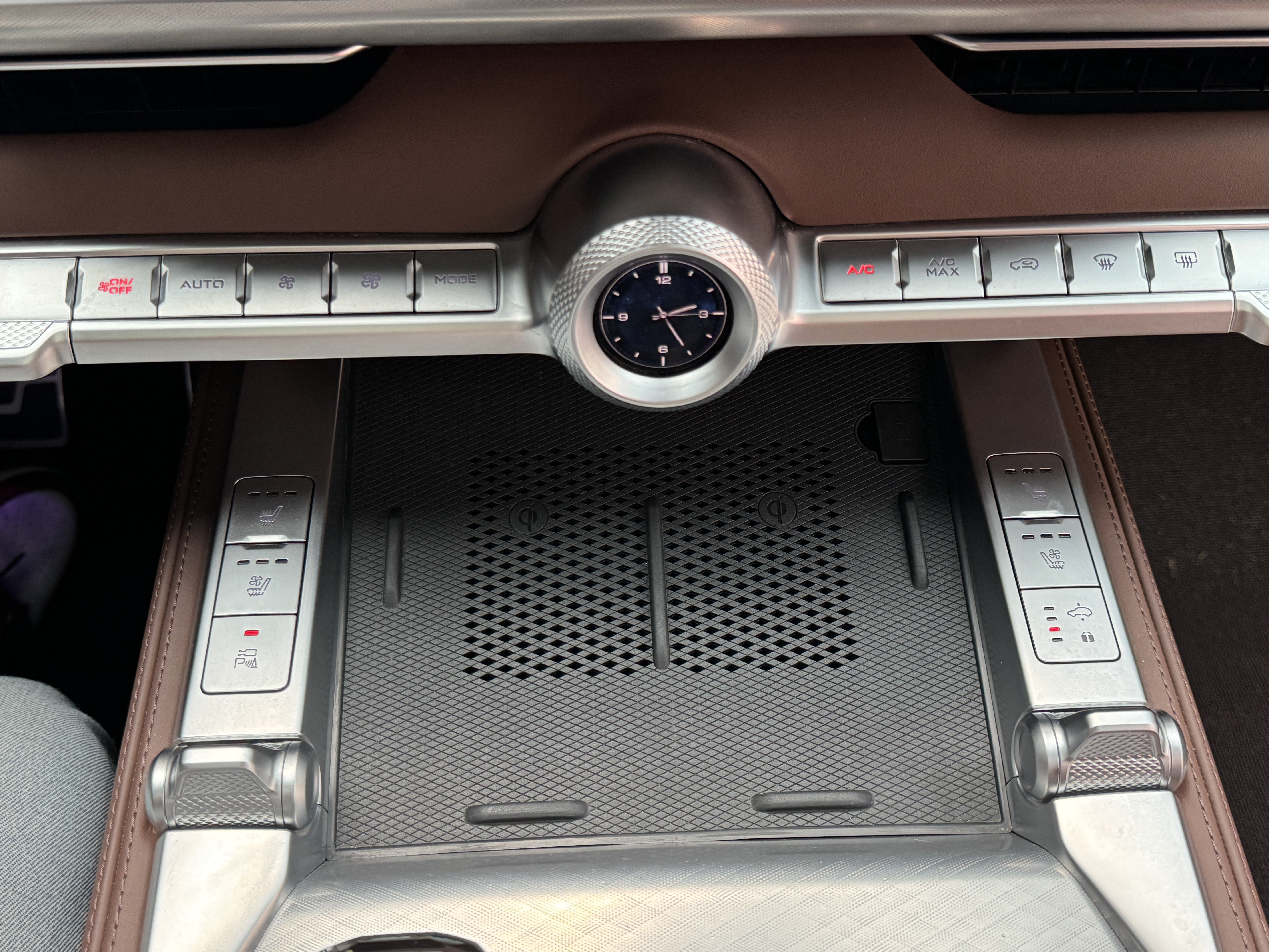 Tank 700 New Energy 2025 #14 Tank 700 New Energy 2025 car image #14