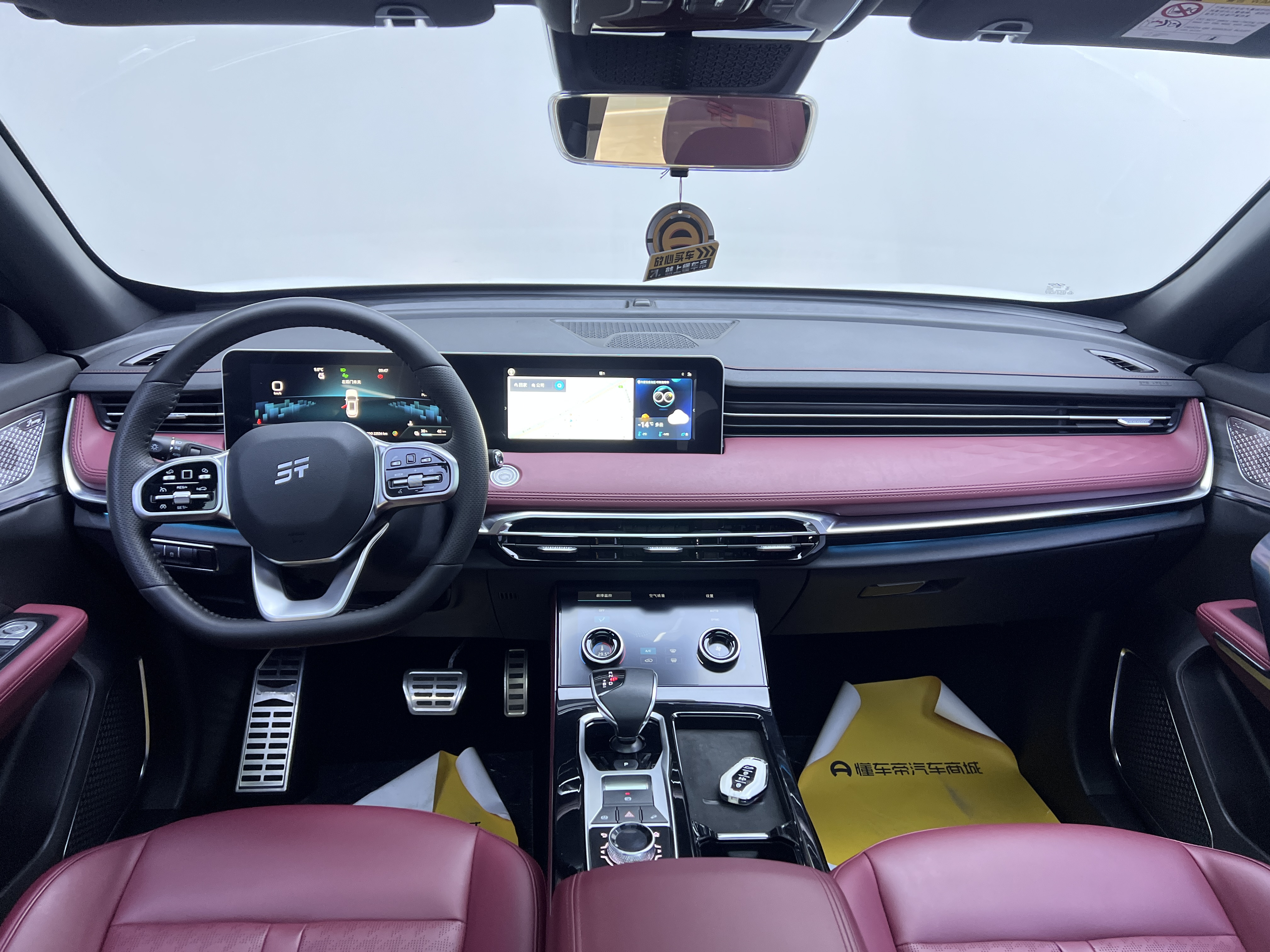 X70 C-DM 2024 car image #14