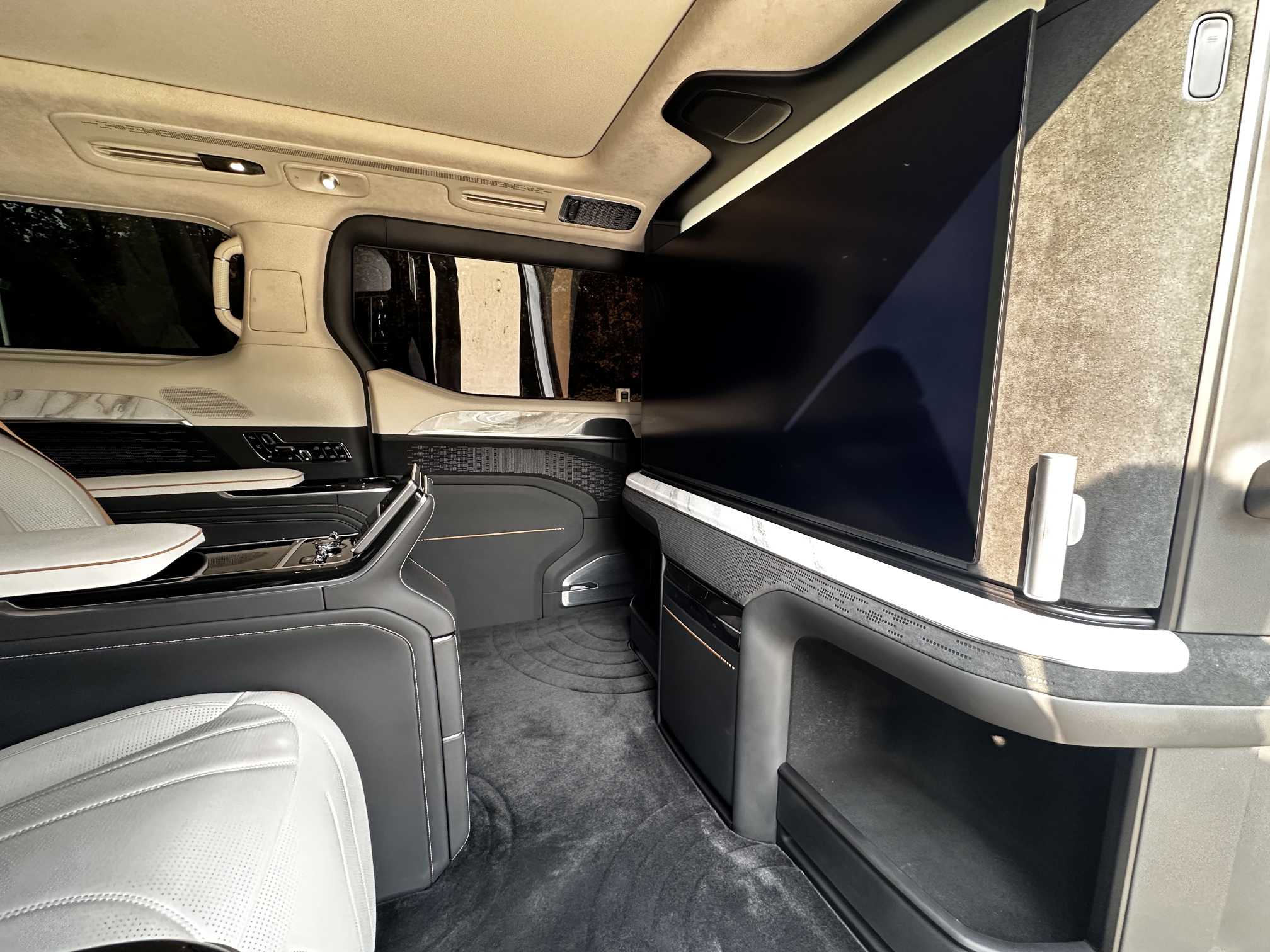 Zeekr 009 2024 imagen de coche #14