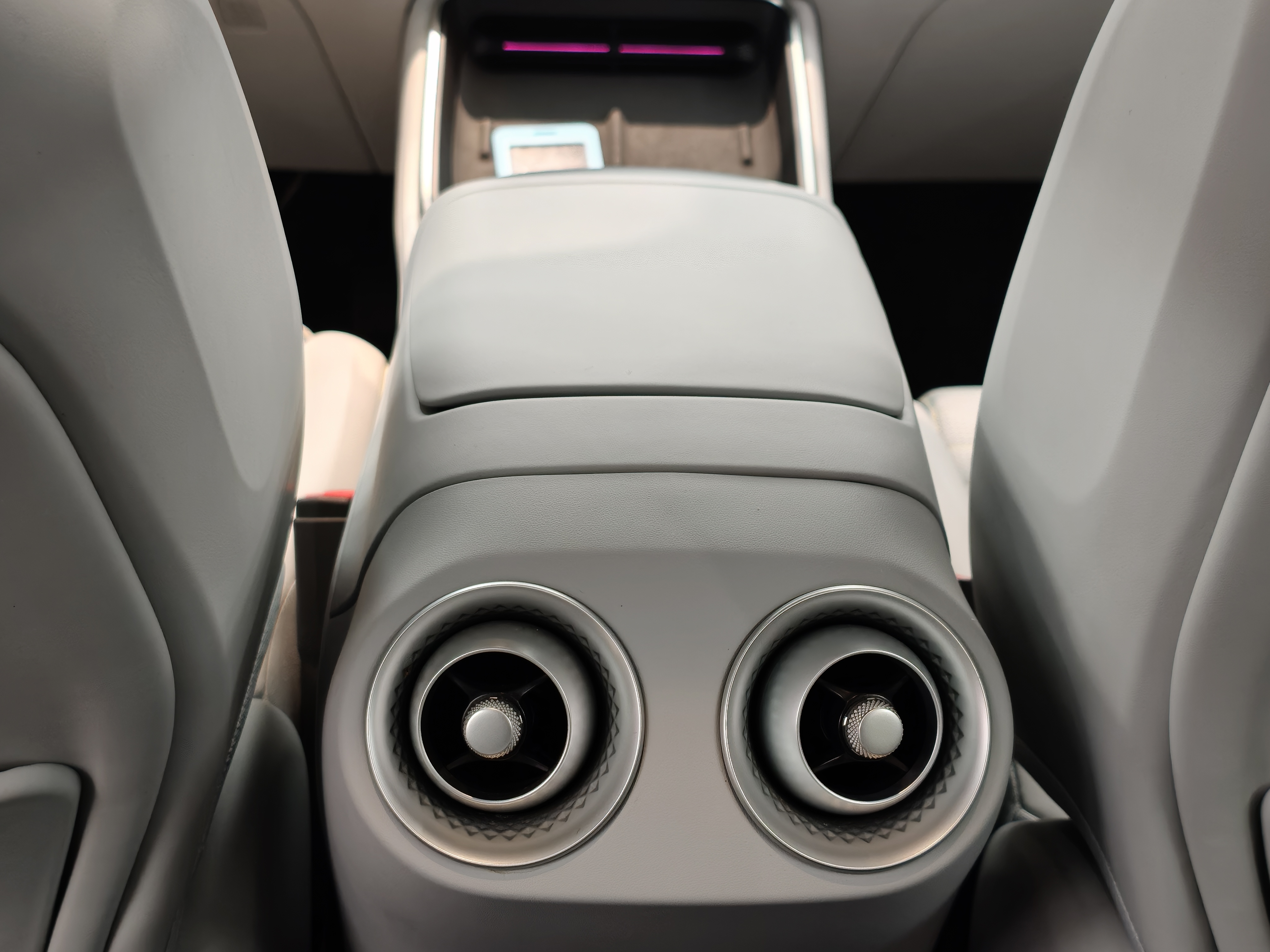 Avatr 11 2024 car image #14