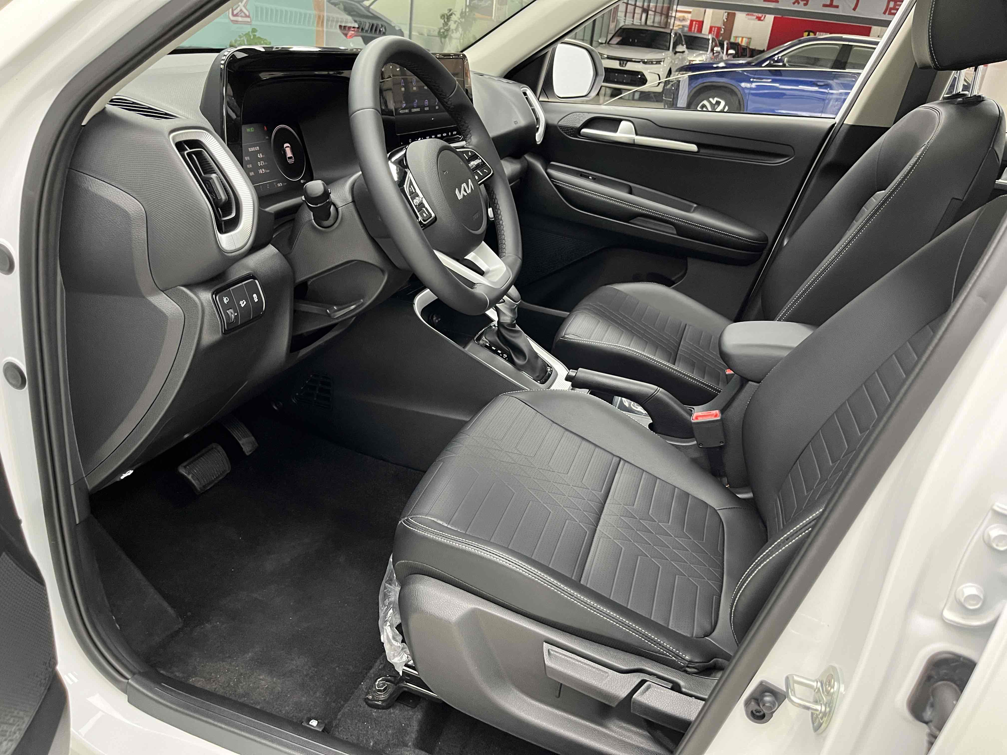 Kia Sonet 2024 صورة سيارة #14