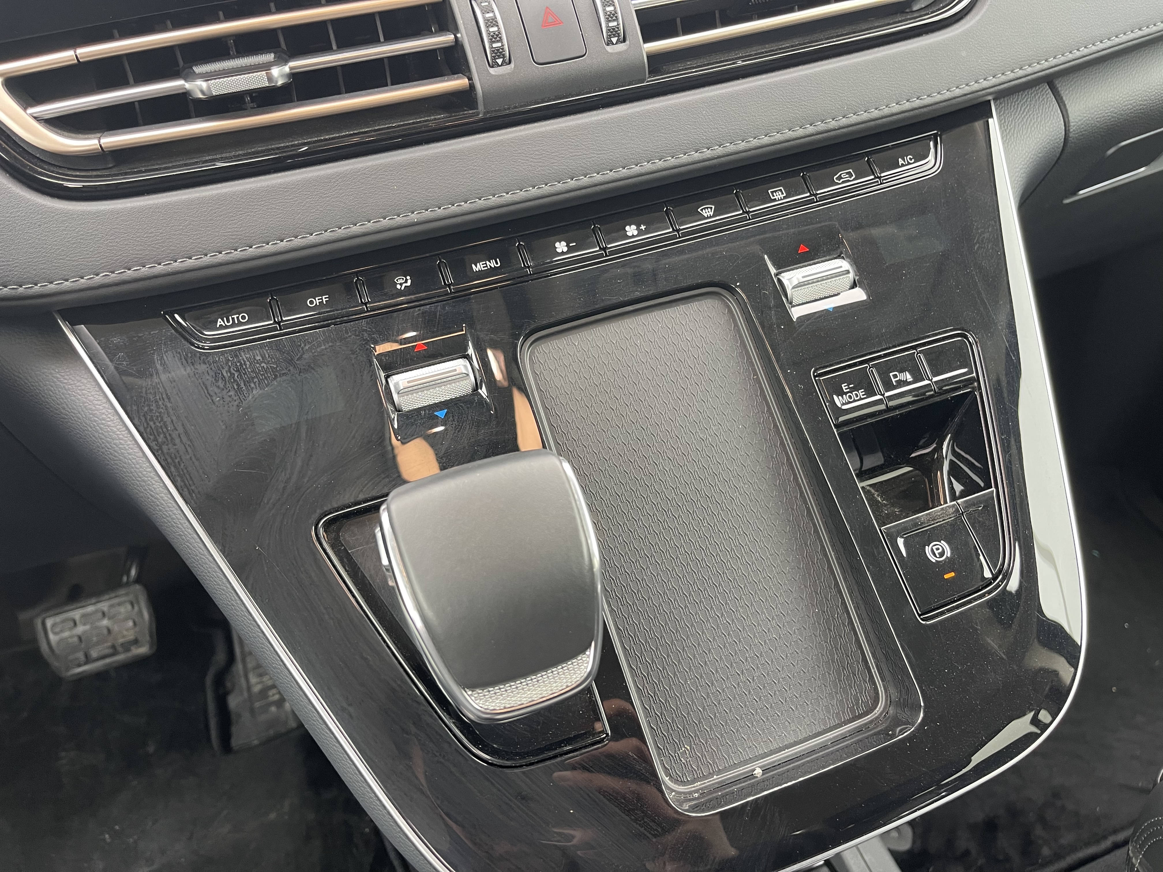 HongQi HQ9 PHEV 2024 car image #14