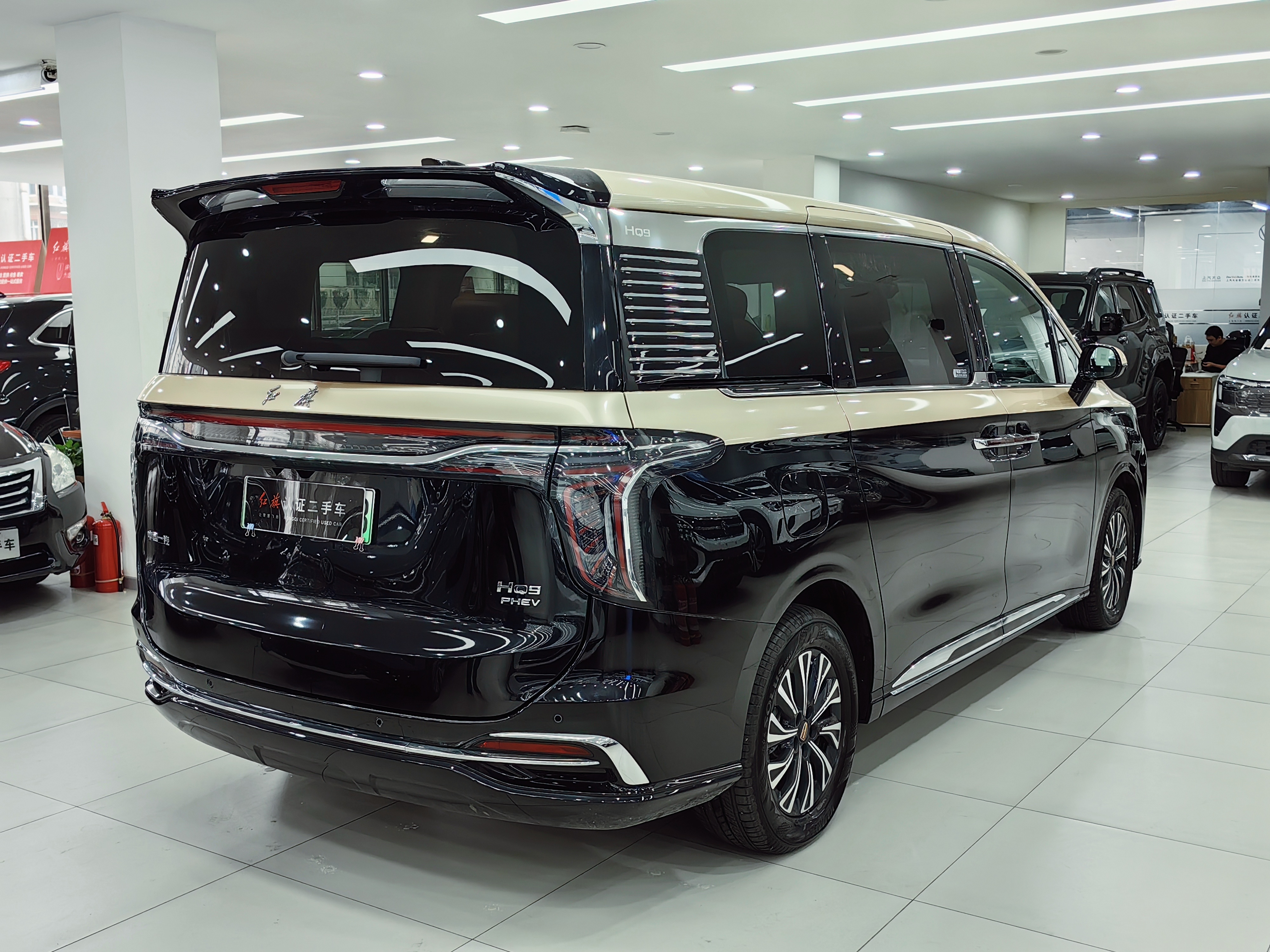 HongQi HQ9 PHEV 2024 #14 HongQi HQ9 PHEV 2024 car image #14