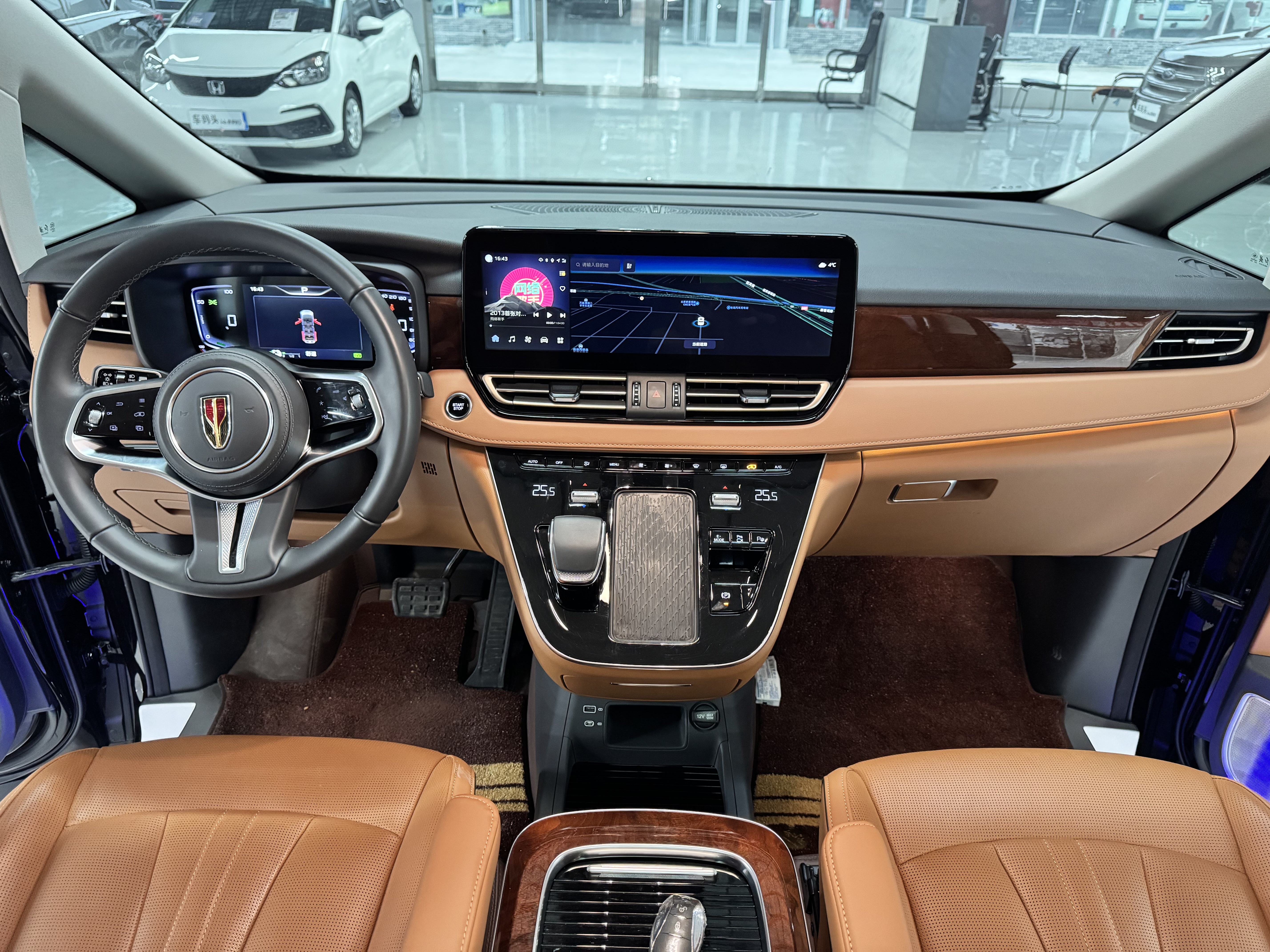 HongQi HQ9 PHEV 2025 #14 HongQi HQ9 PHEV 2025 car image #14