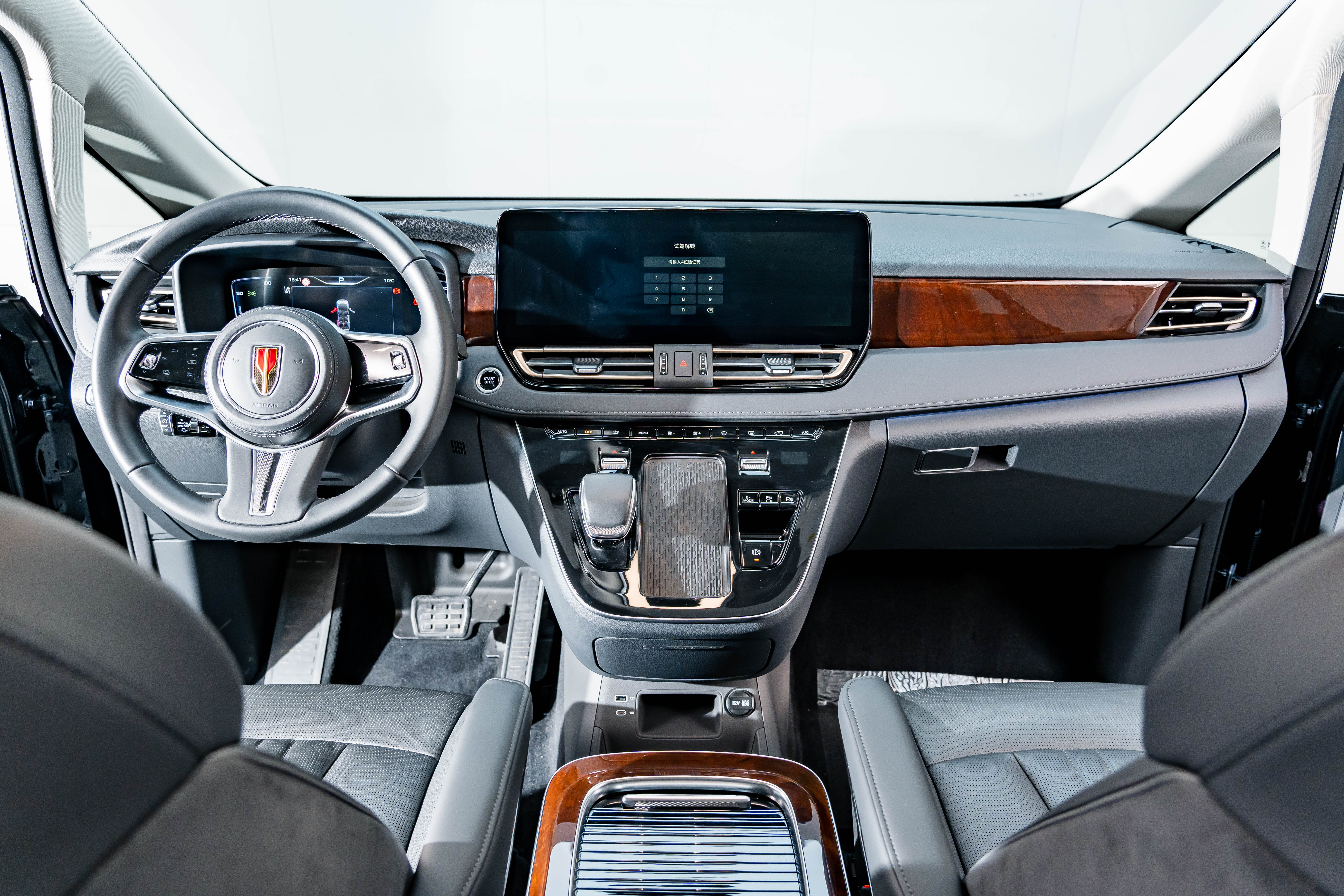 HongQi HQ9 PHEV 2025 #14 HongQi HQ9 PHEV 2025 car image #14