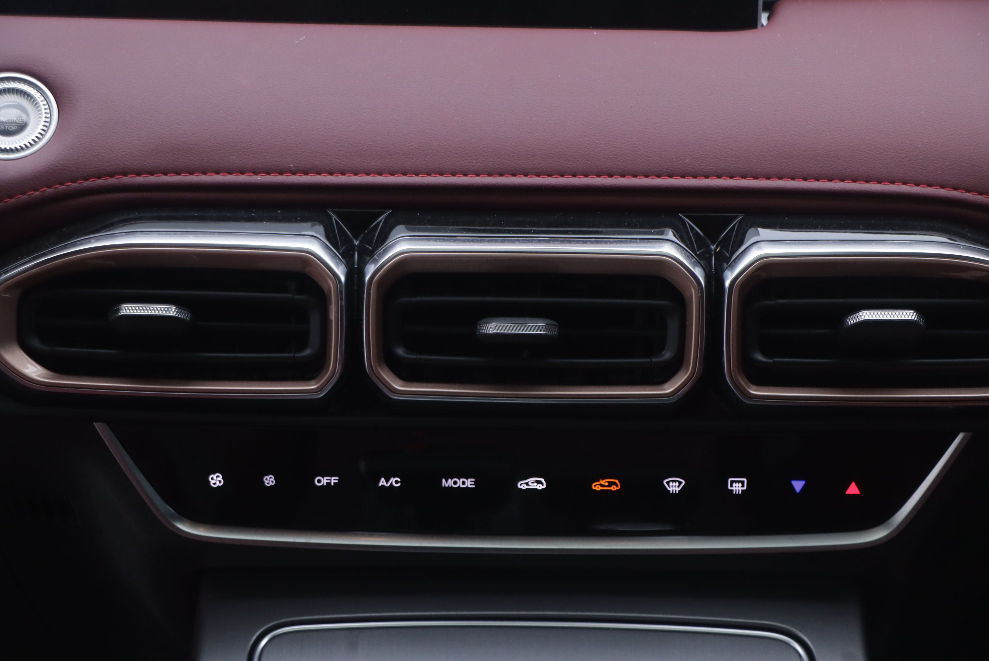 X70 PLUS 2025 #14 X70 PLUS 2025 car image #14