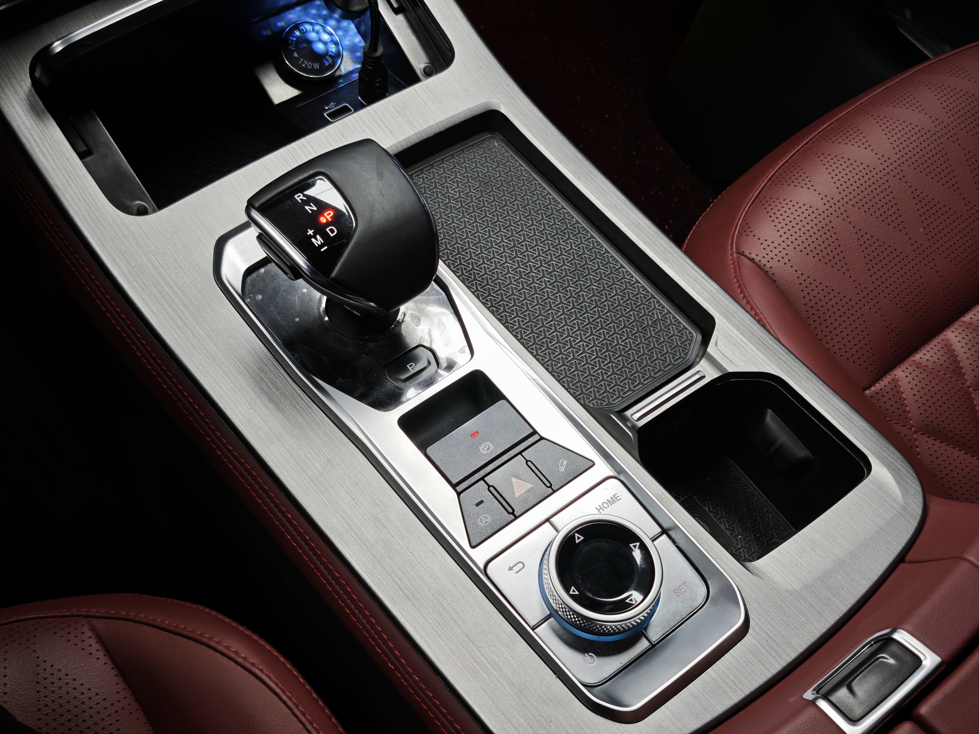 Jetour X70 PLUS 2025 #14 Jetour X70 PLUS 2025 car image #14