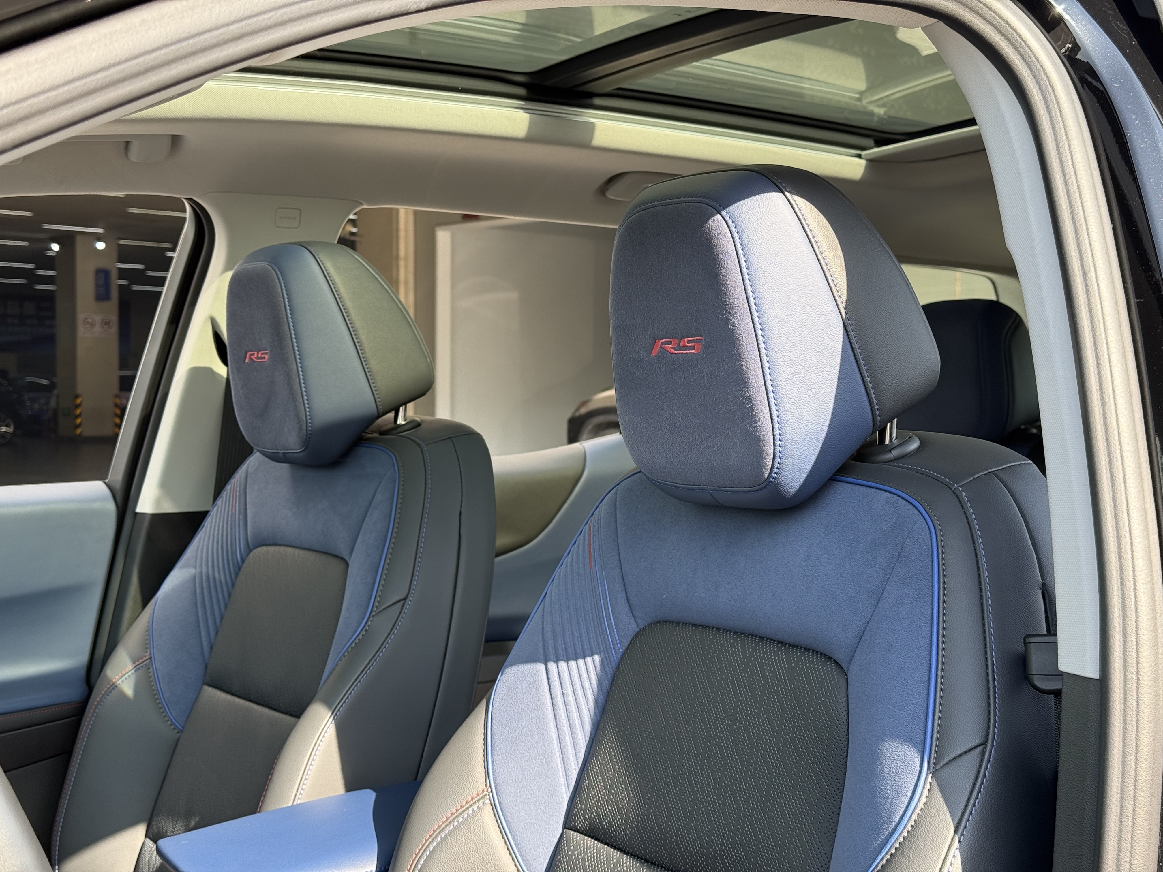 Chevrolet Equinox Plus 2025 car image #14