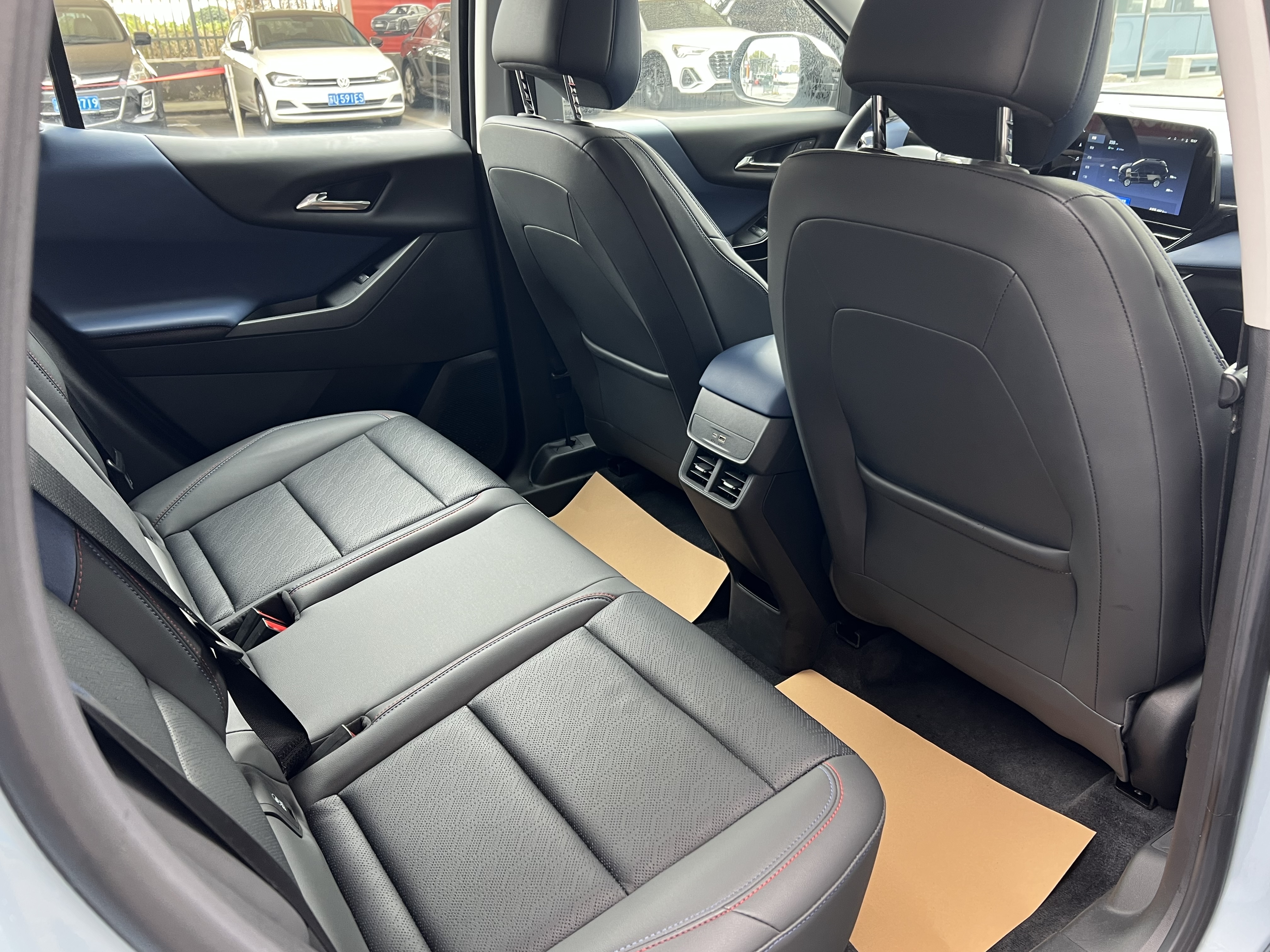 Chevrolet Equinox Plus 2026 #14 Chevrolet Equinox Plus 2026 car image #14