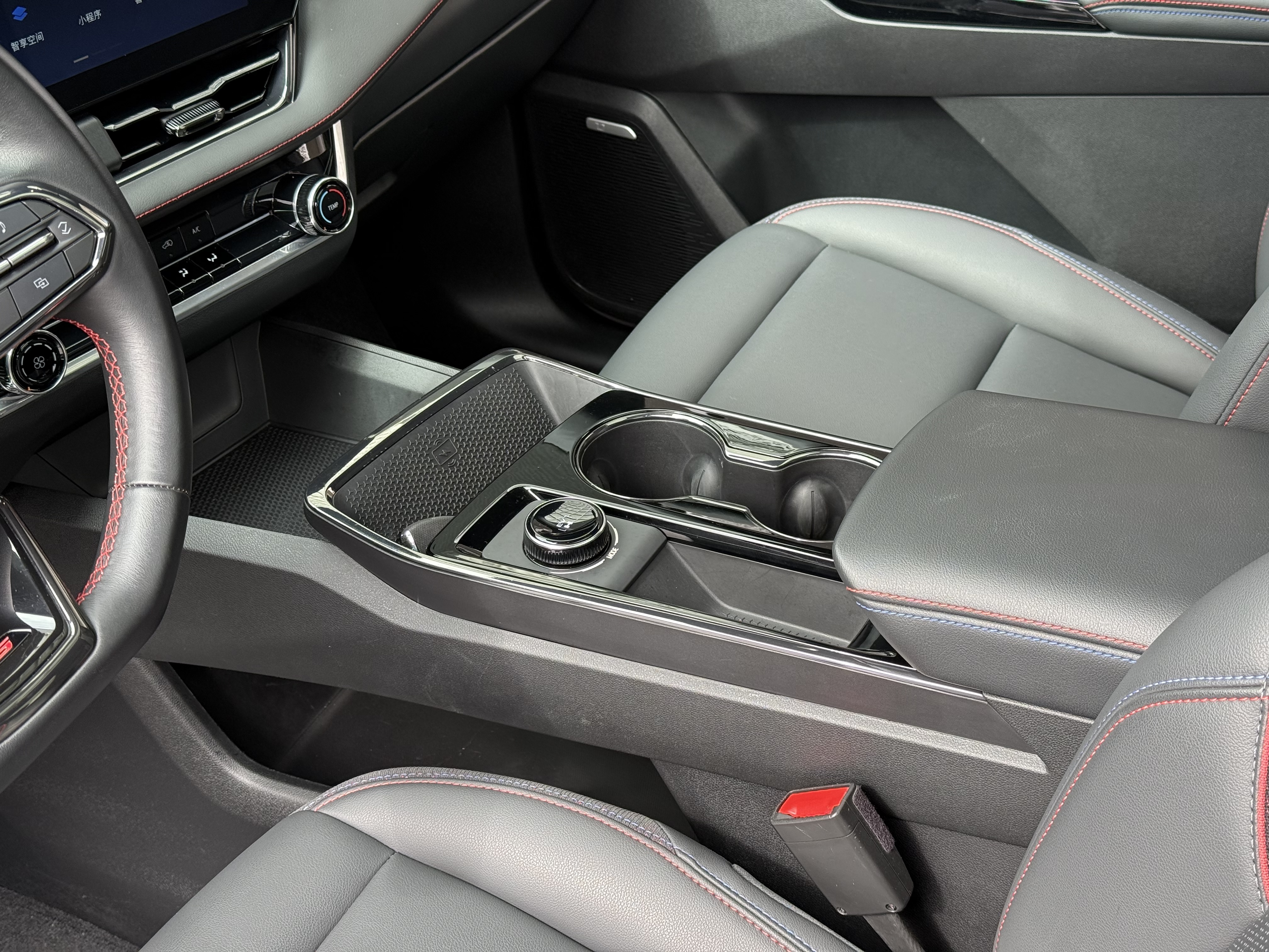 Chevrolet Equinox Plus 2026 car image #14