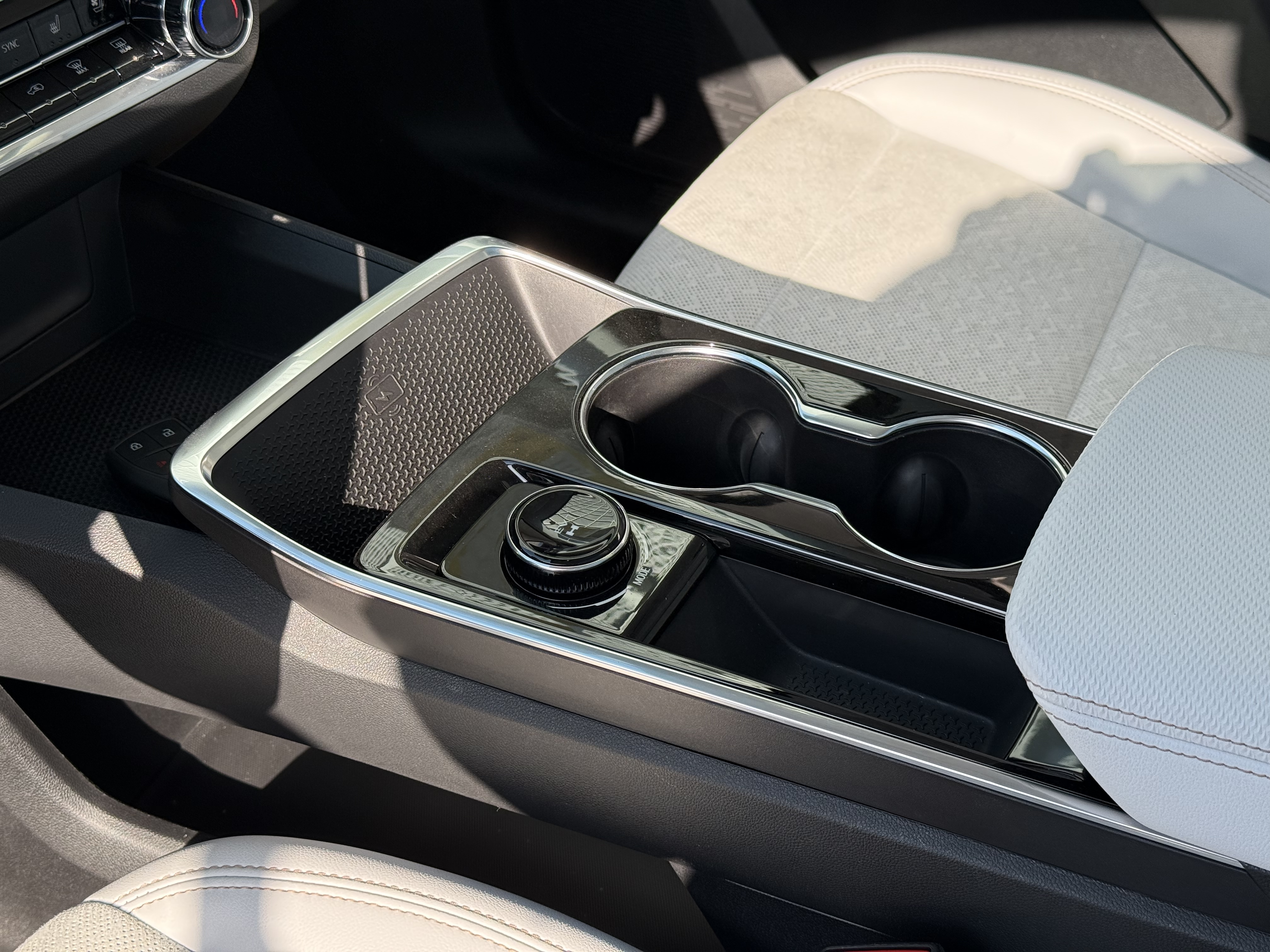 Chevrolet Equinox Plus 2025 car image #14