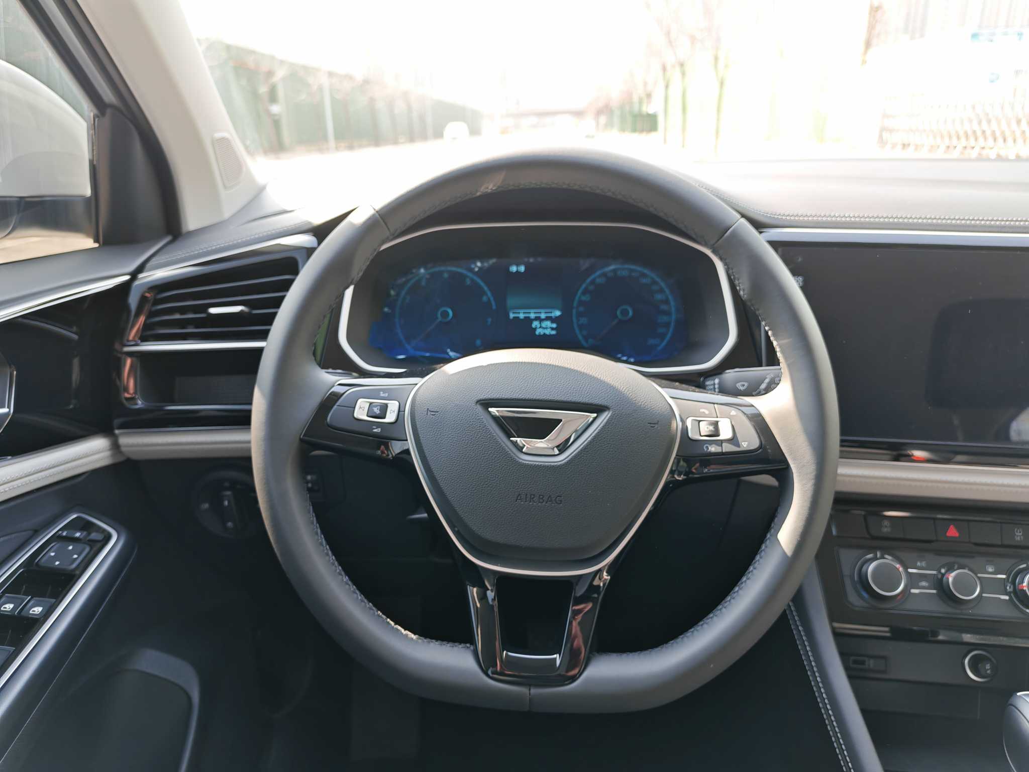 VS5 2025 car image #14