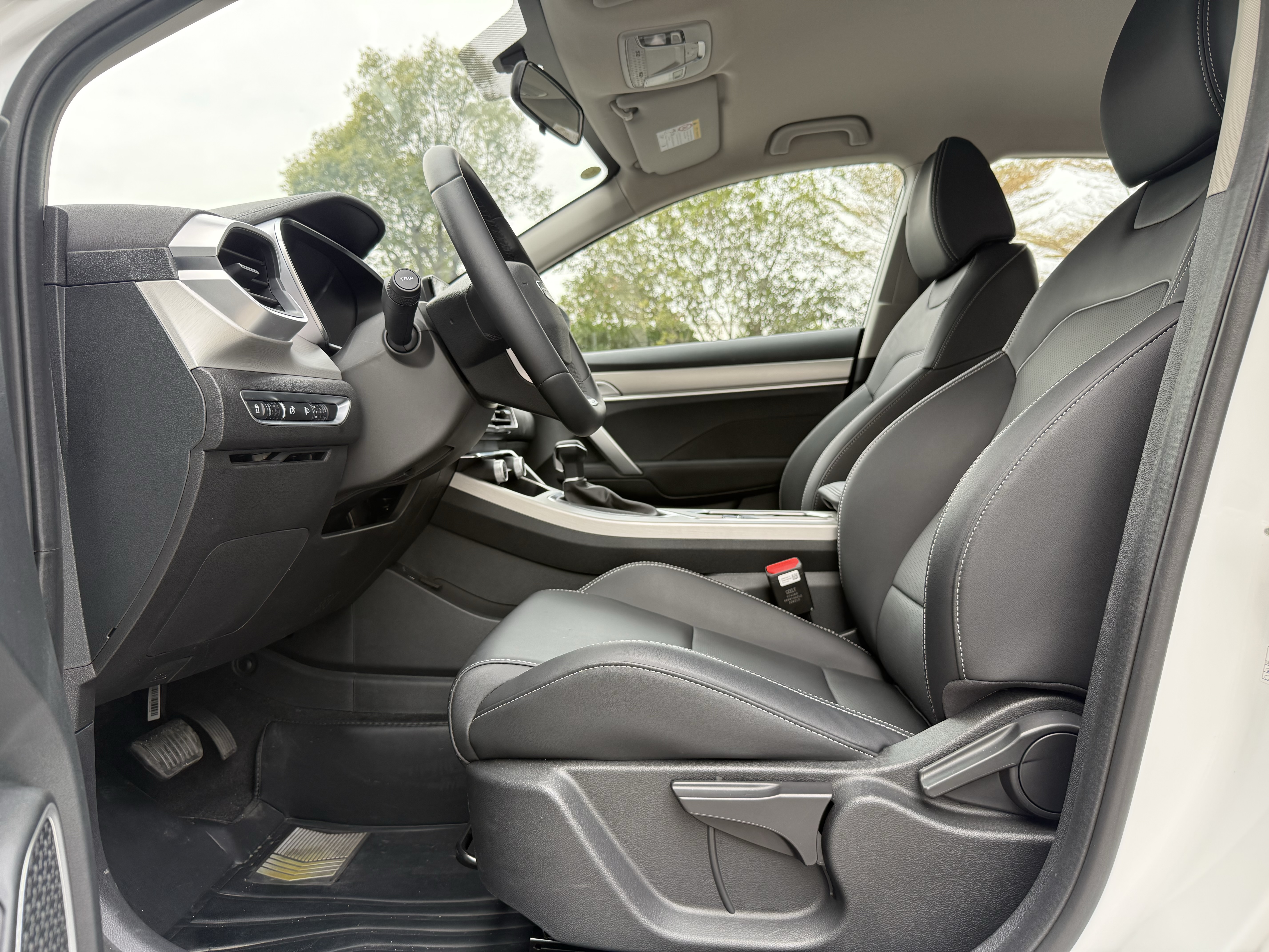 GEELY Coolray 2025 car image #14