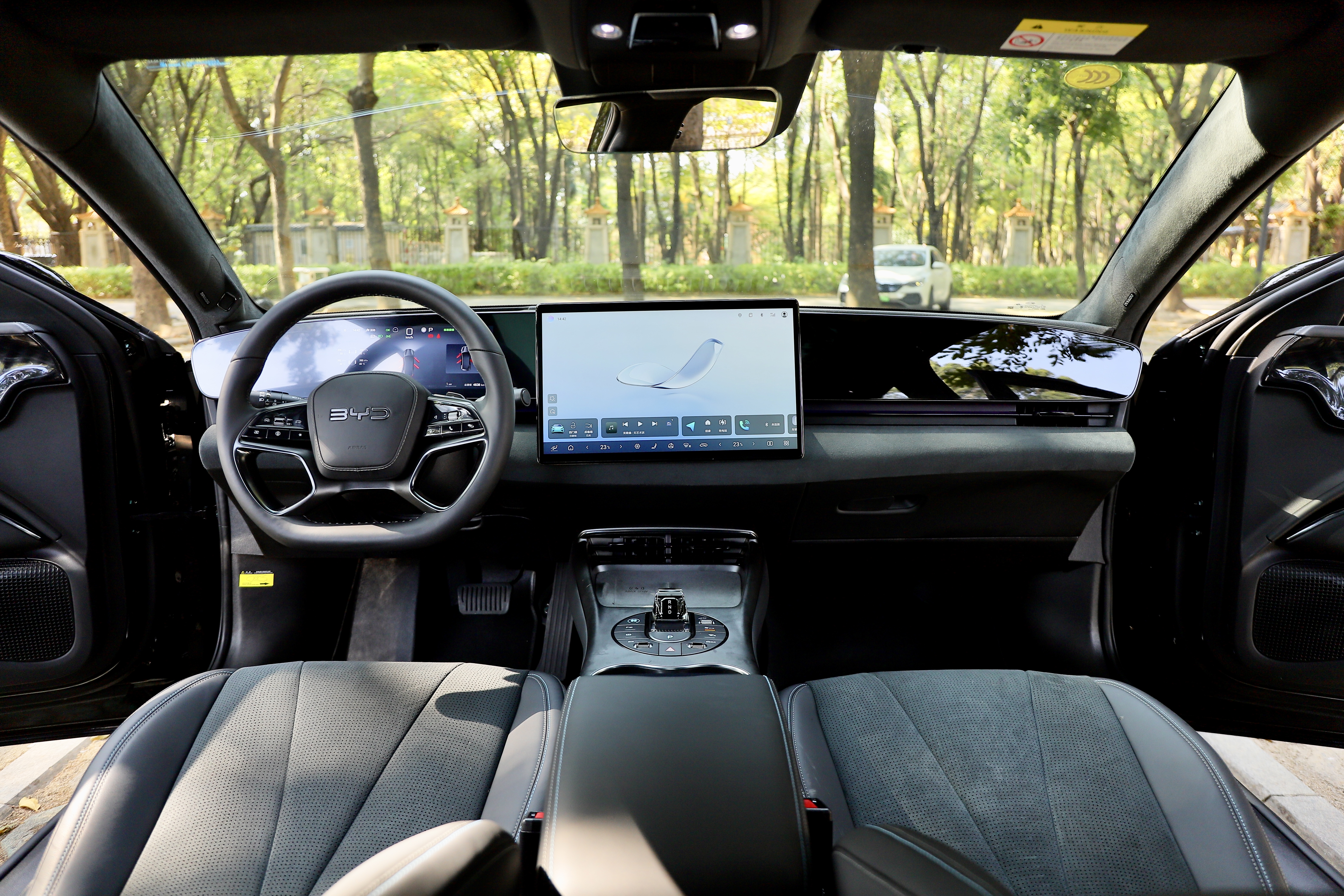 BYD Seal 2025 #14 BYD Seal 2025 car image #14