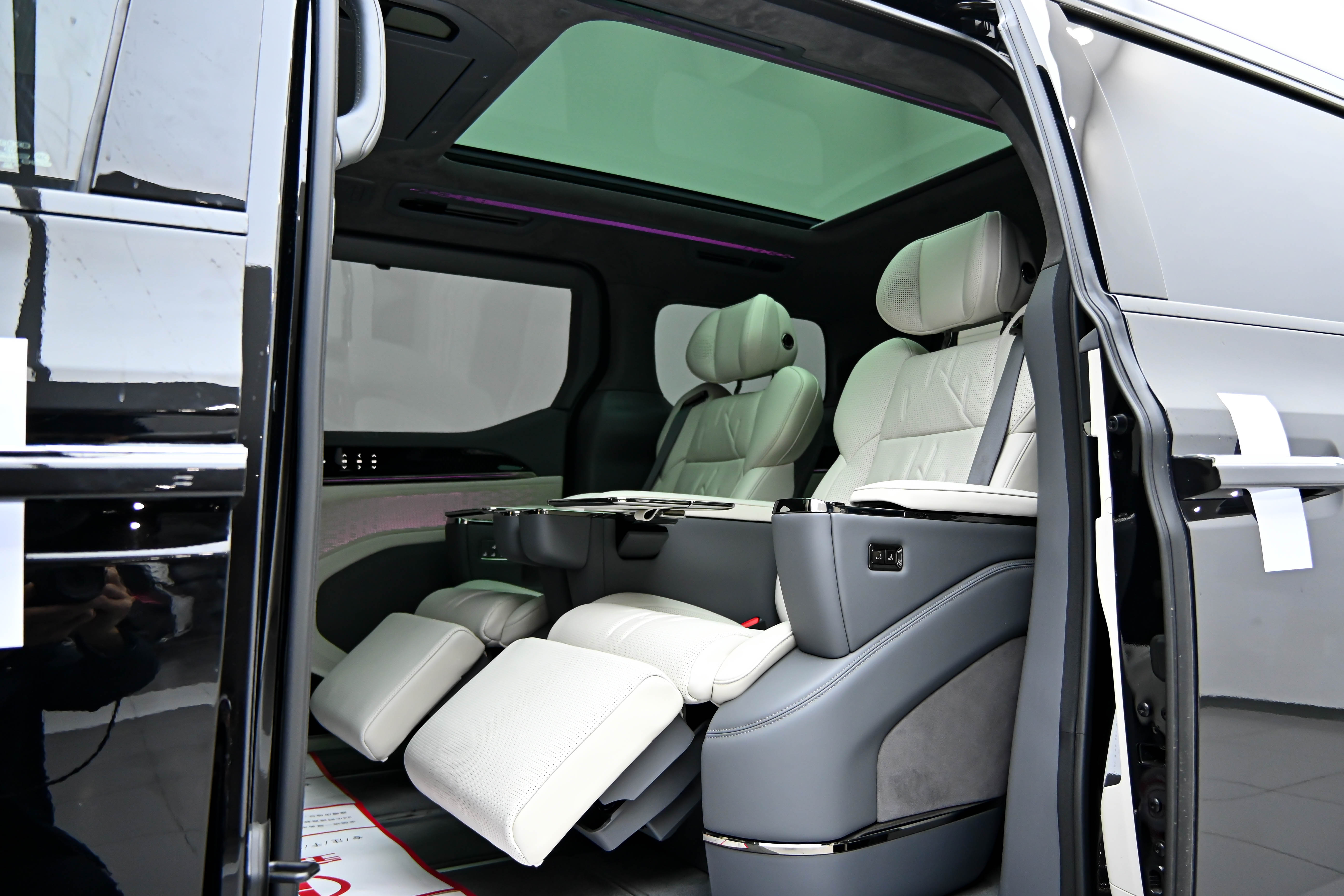 极氪 极氪009 2024 汽车图片 #14