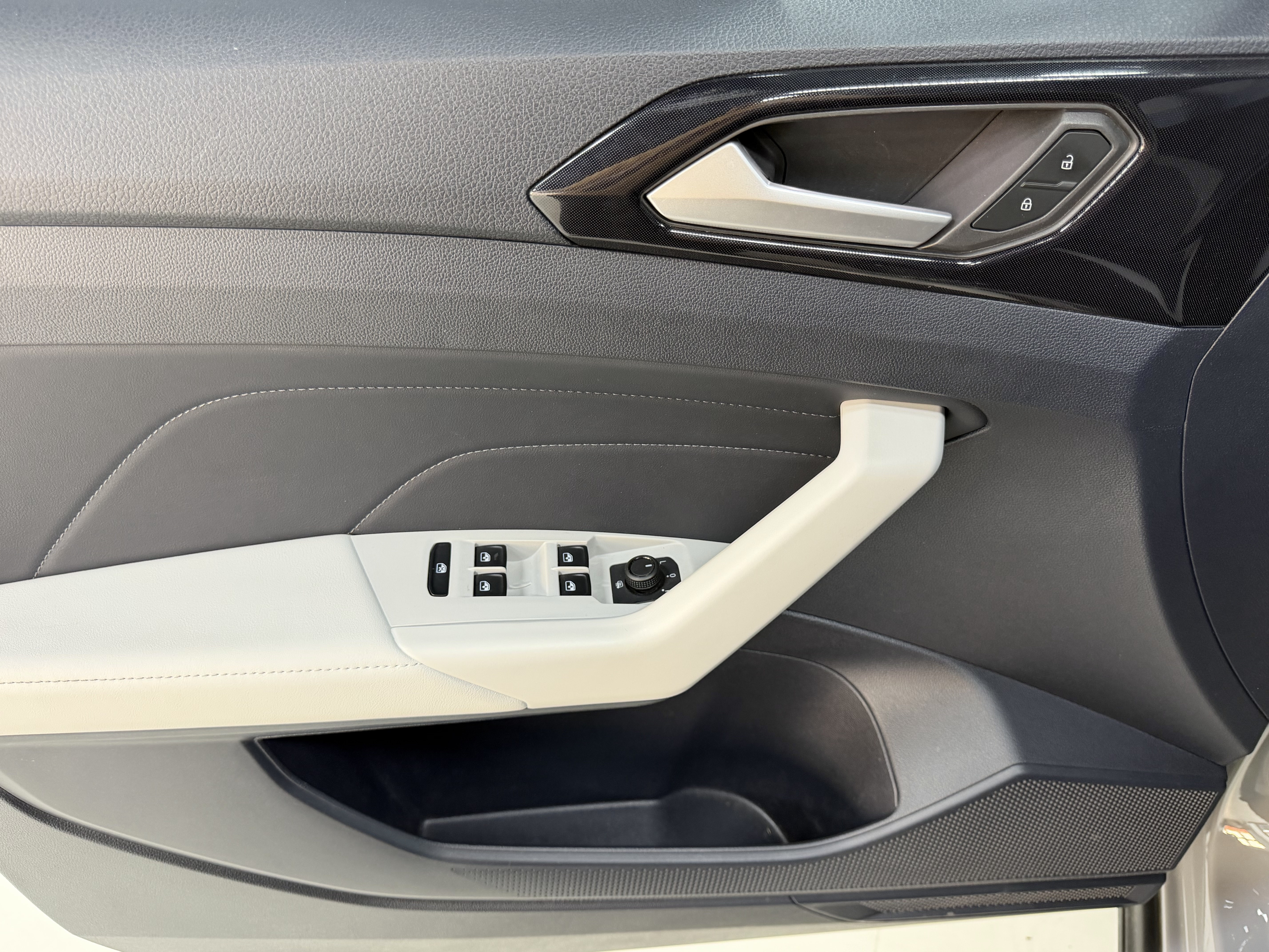 Volkswagen Tharu 2025 car image #14