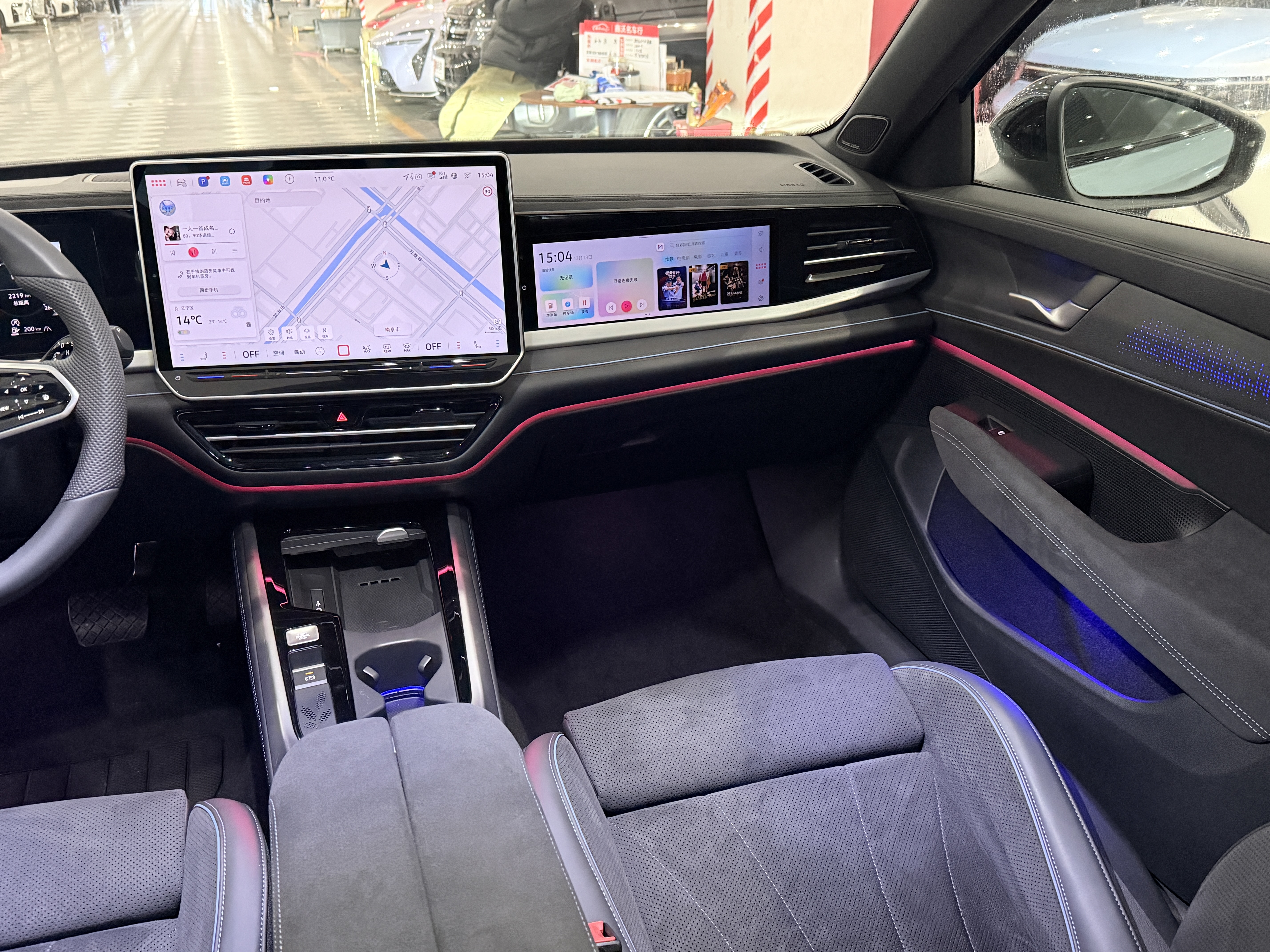 Volkswagen Passat 2024 car image #14