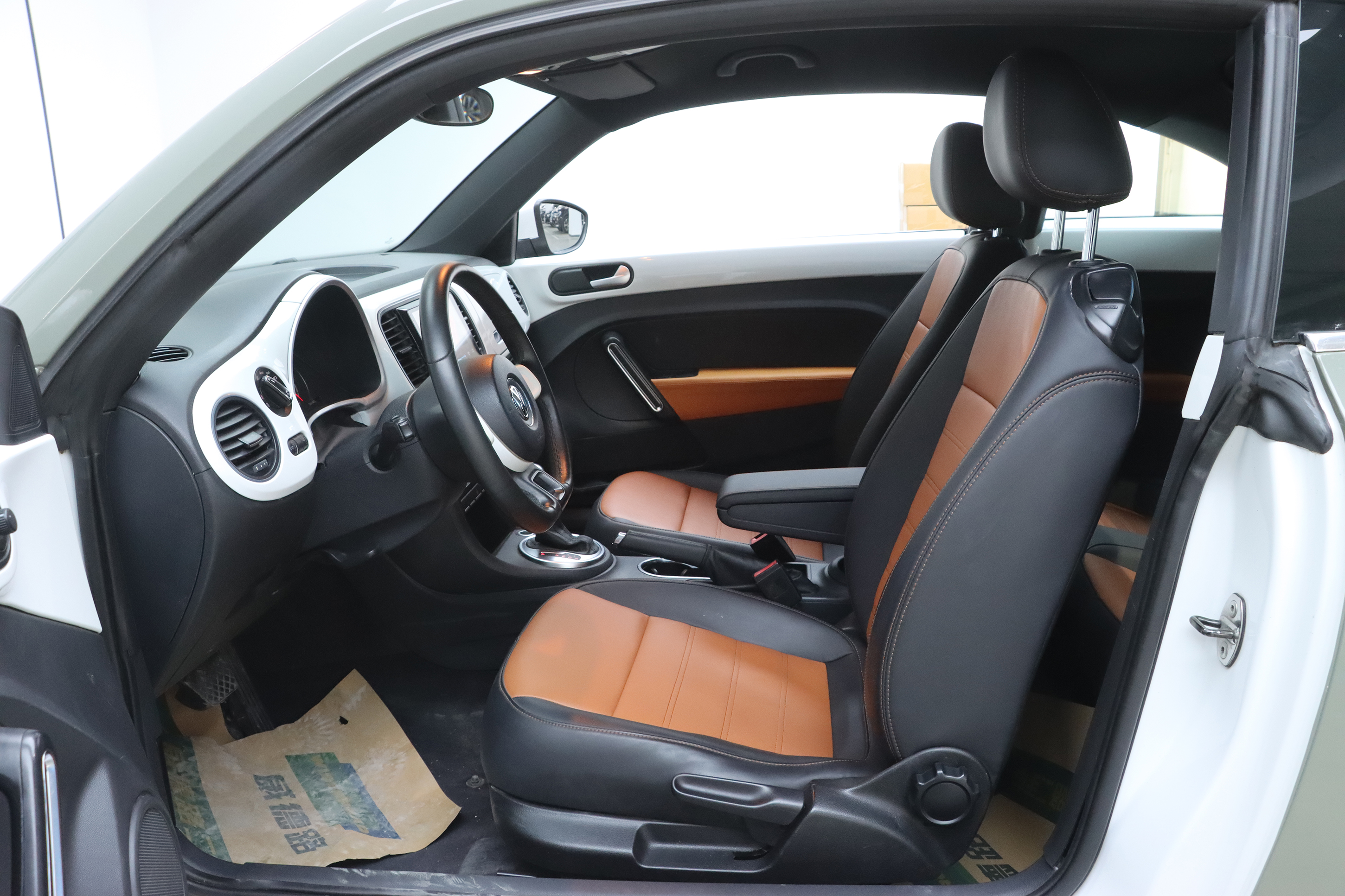 Volkswagen Beetle 2014 изображение автомобиля #14