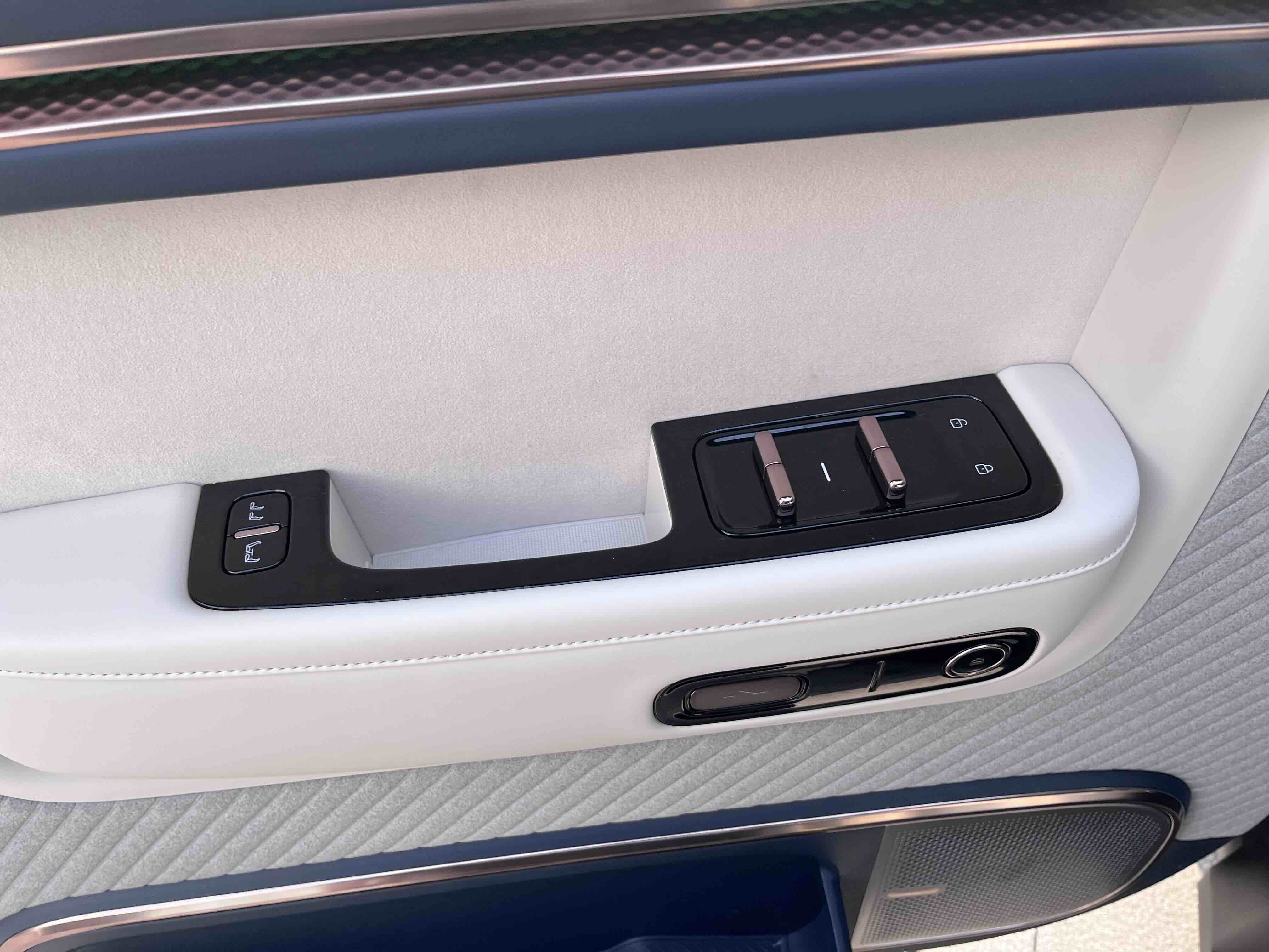 极氪 极氪MIX 2024 汽车图片 #14