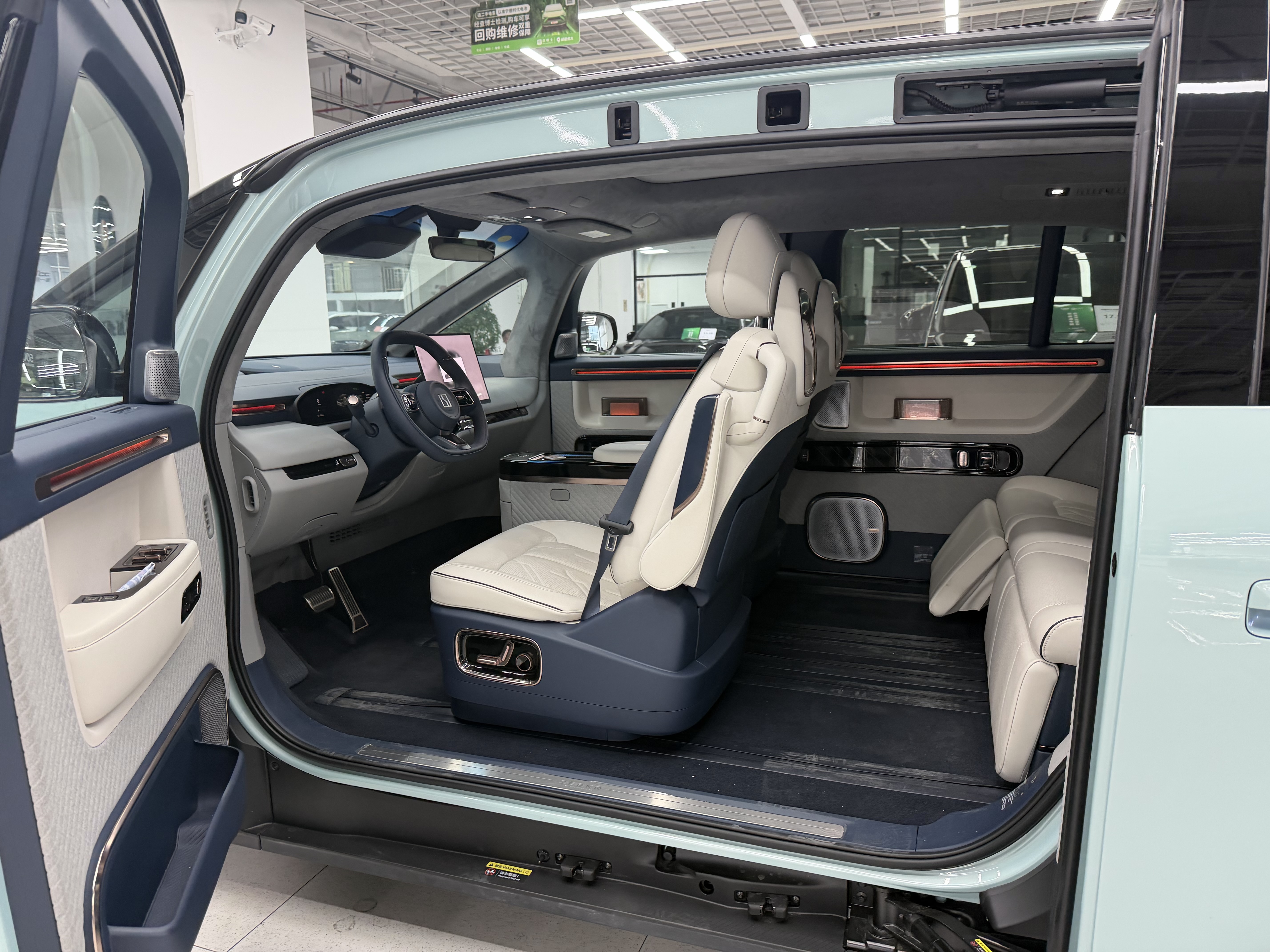 极氪 极氪MIX 2024 汽车图片 #14