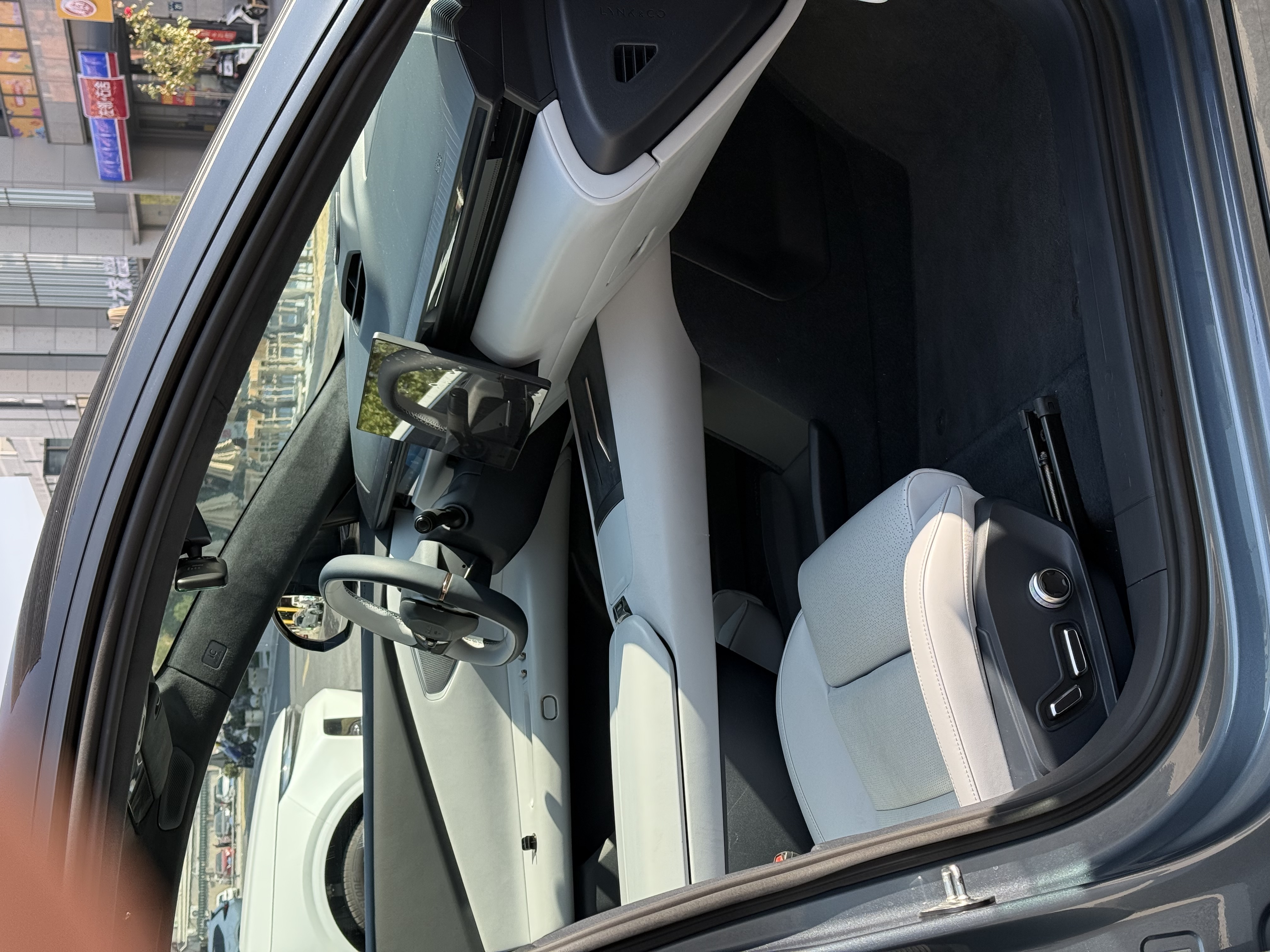 Lynk & Co Z10 2024 #14 Lynk & Co Z10 2024 car image #14