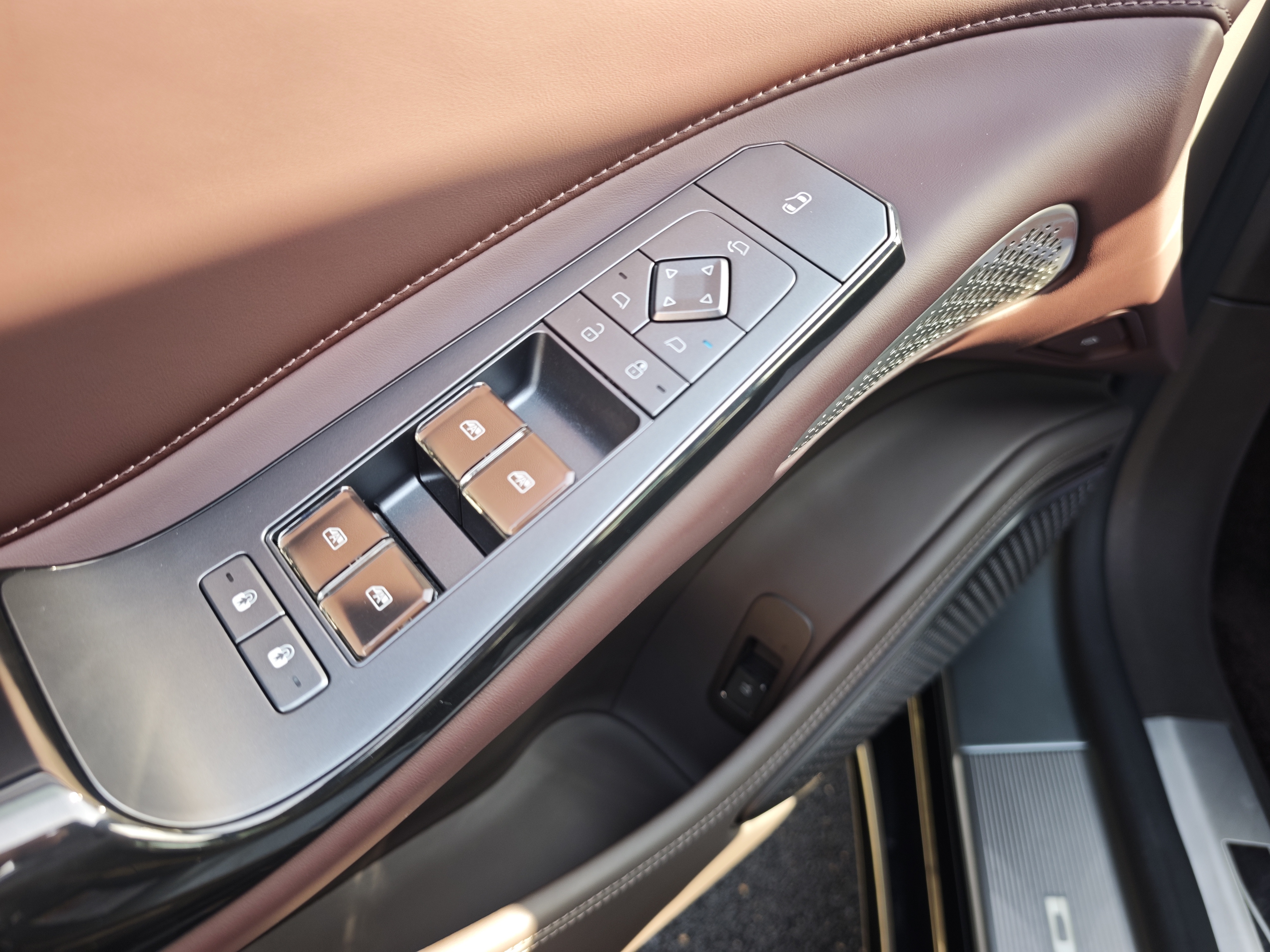 Denza Z9GT 2024 #14 Denza Z9GT 2024 car image #14