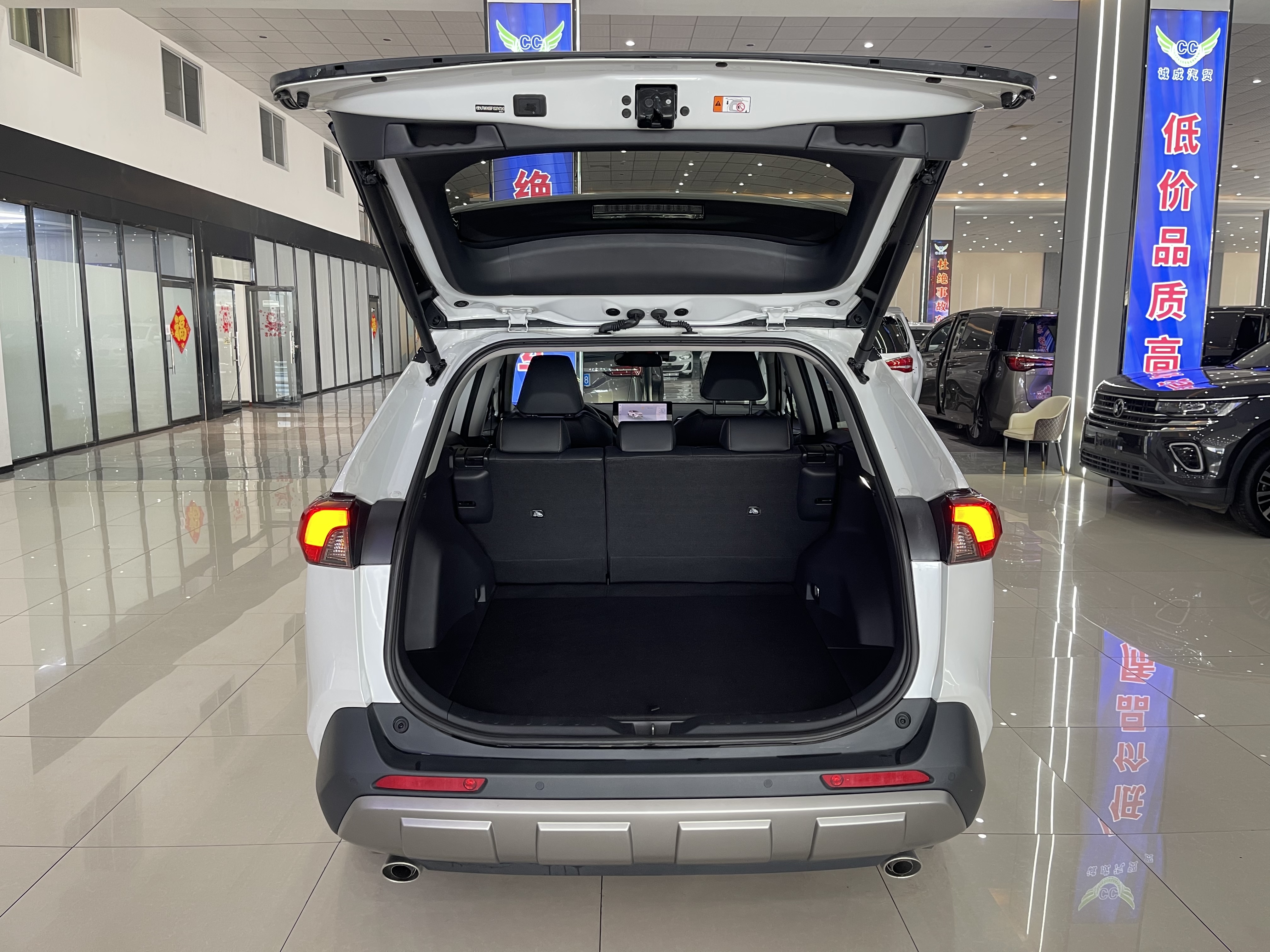 Toyota RAV4 2025 car image #14