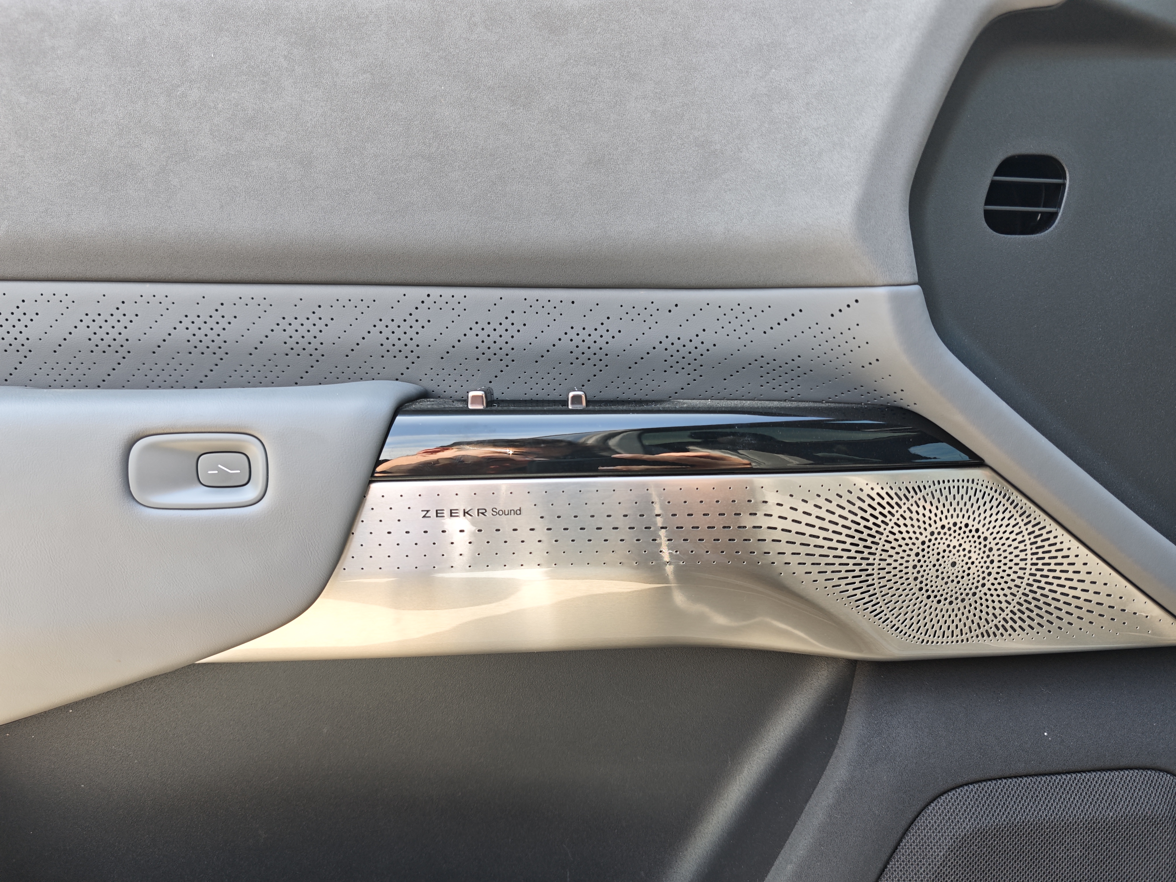 Zeekr 7X 2024 car image #14