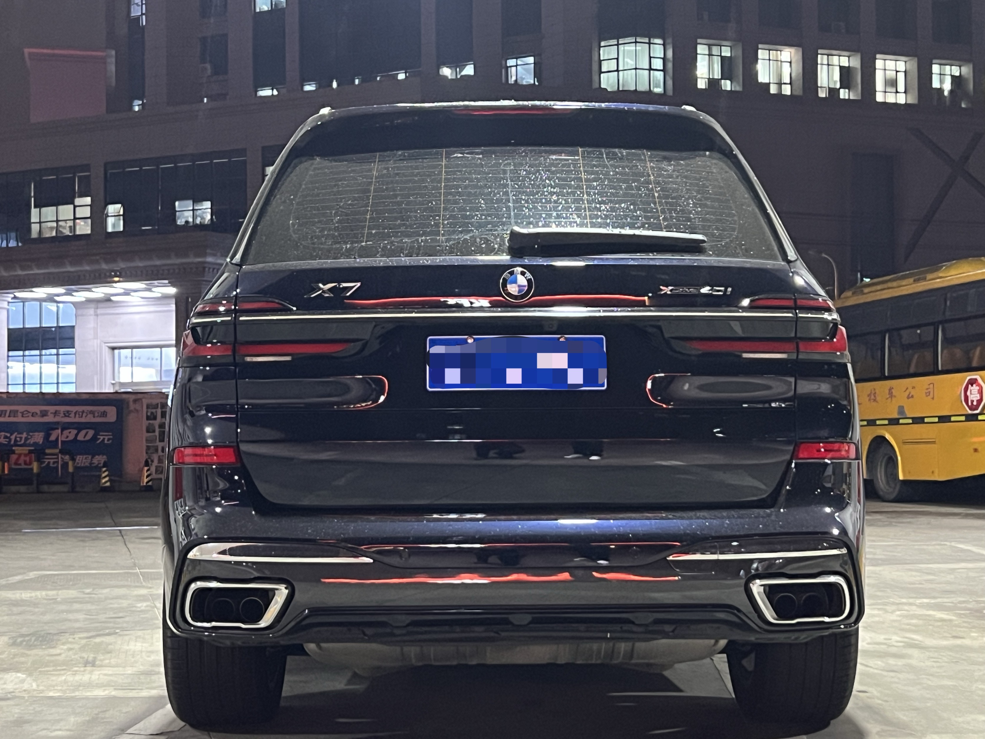 BMW X7 M60i 2025 #14 BMW X7 M60i 2025 car image #14