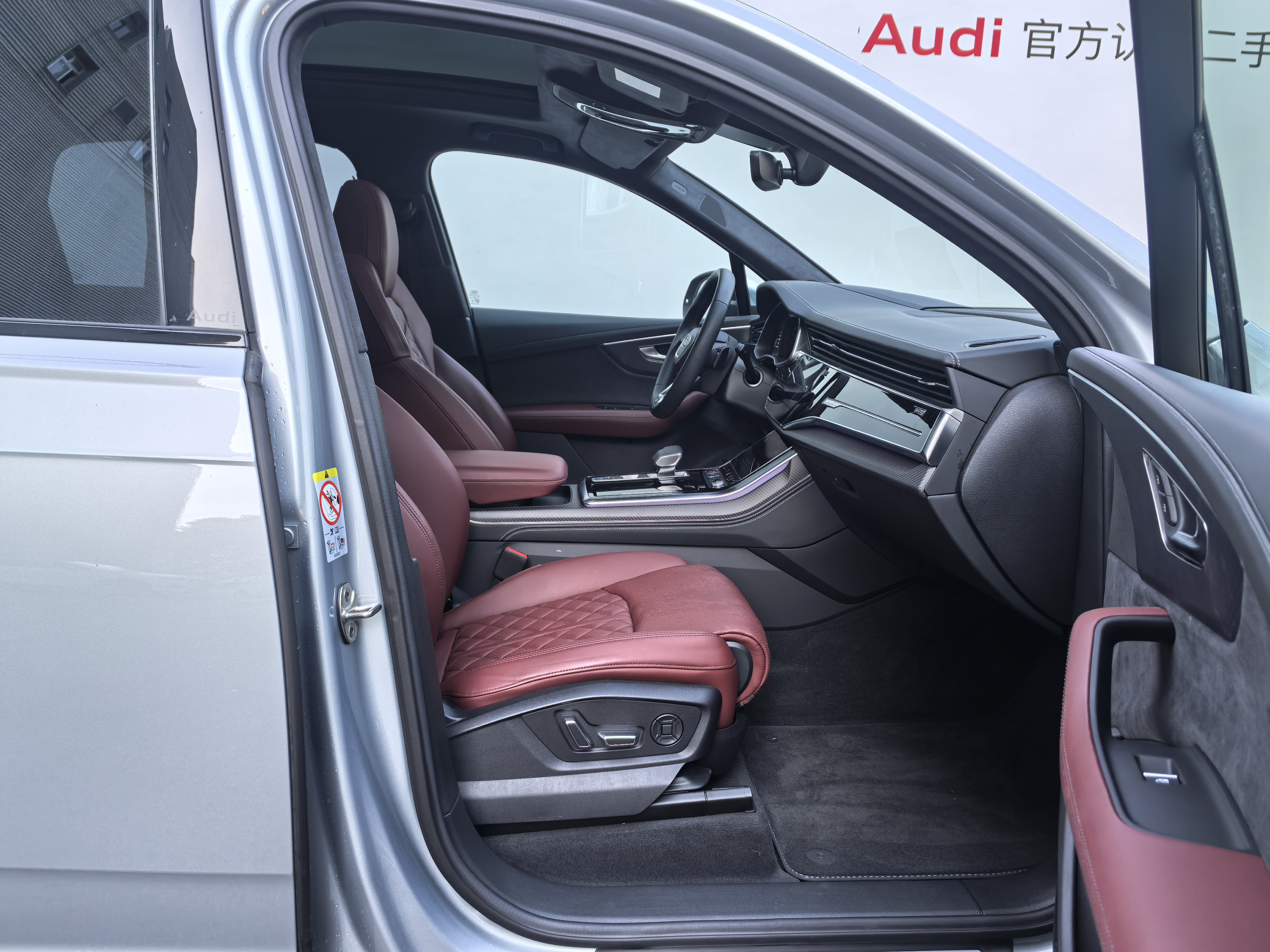 Audi SQ7 2024 car image #14