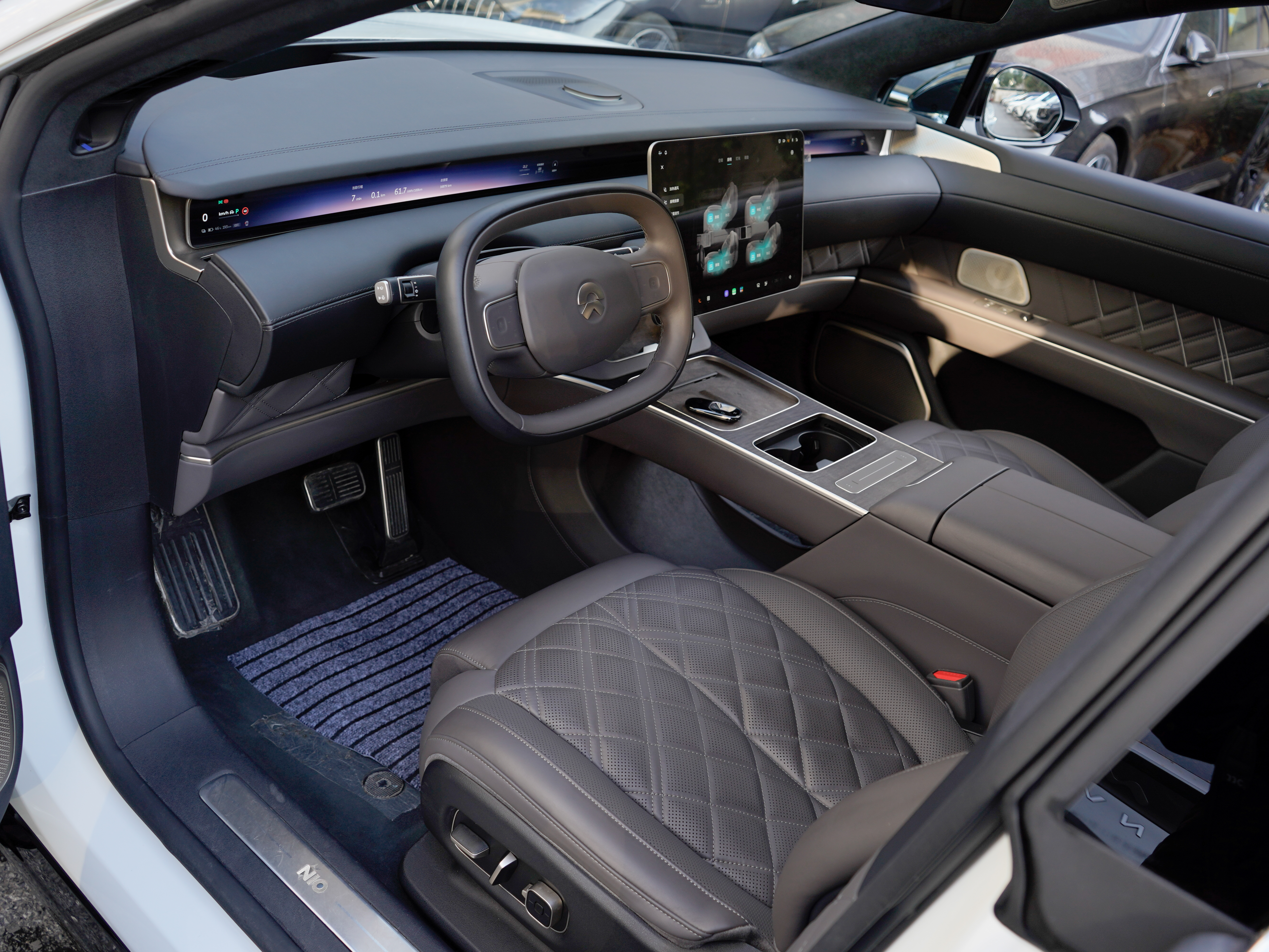 NIO ET9 2025 car image #14