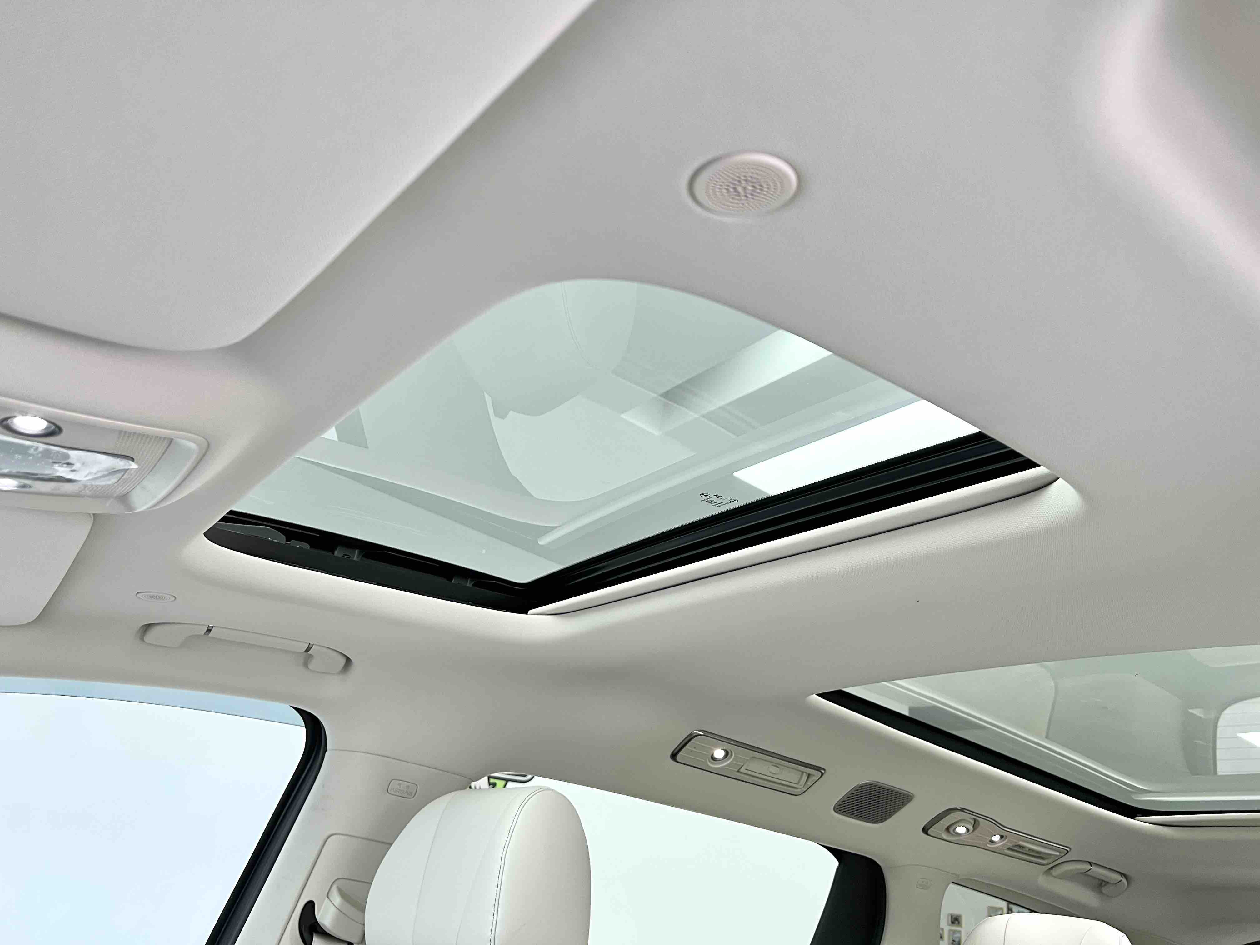 Denza D9 2025 car image #14