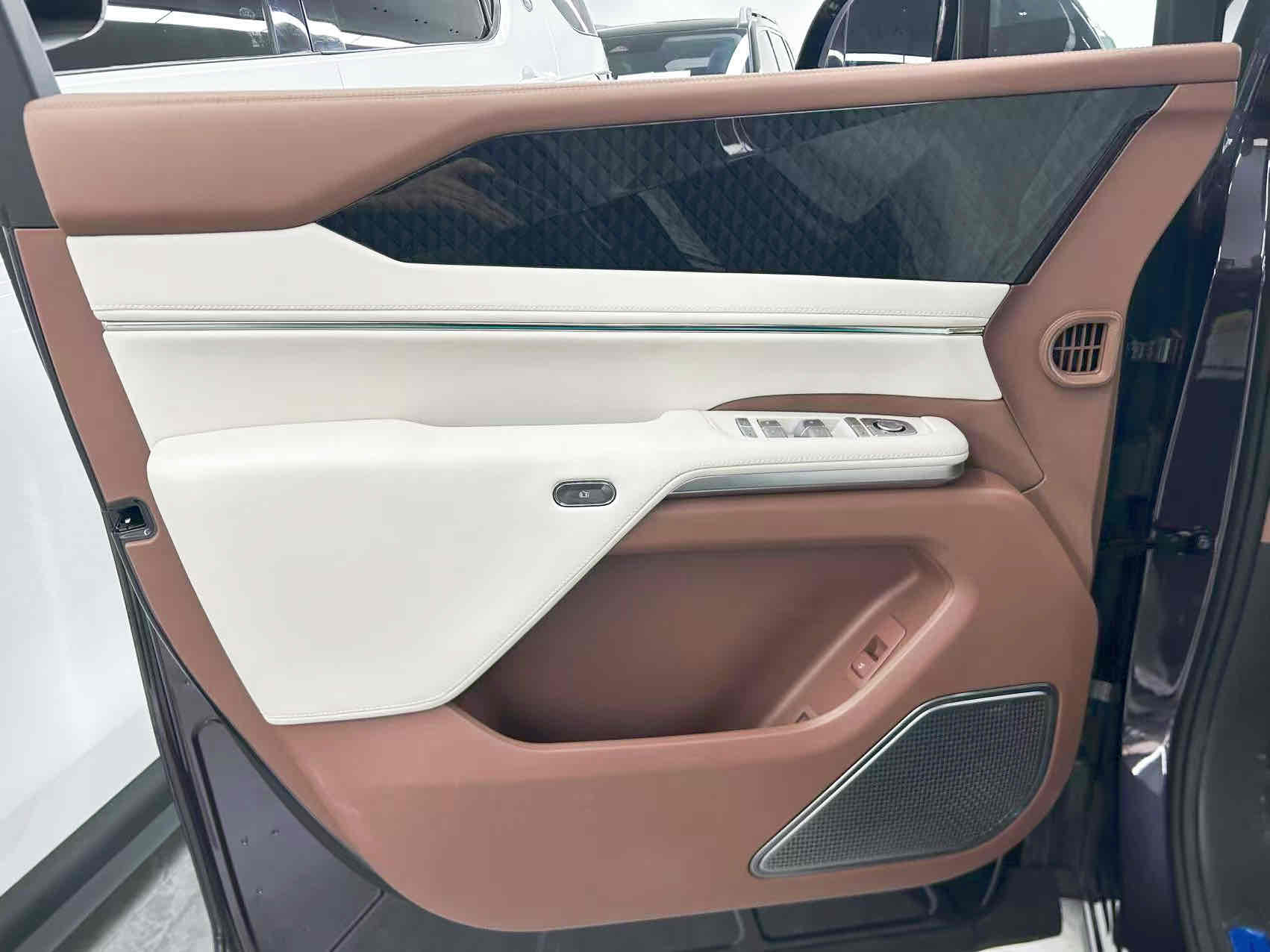 BYD Xia 2025 صورة سيارة #14