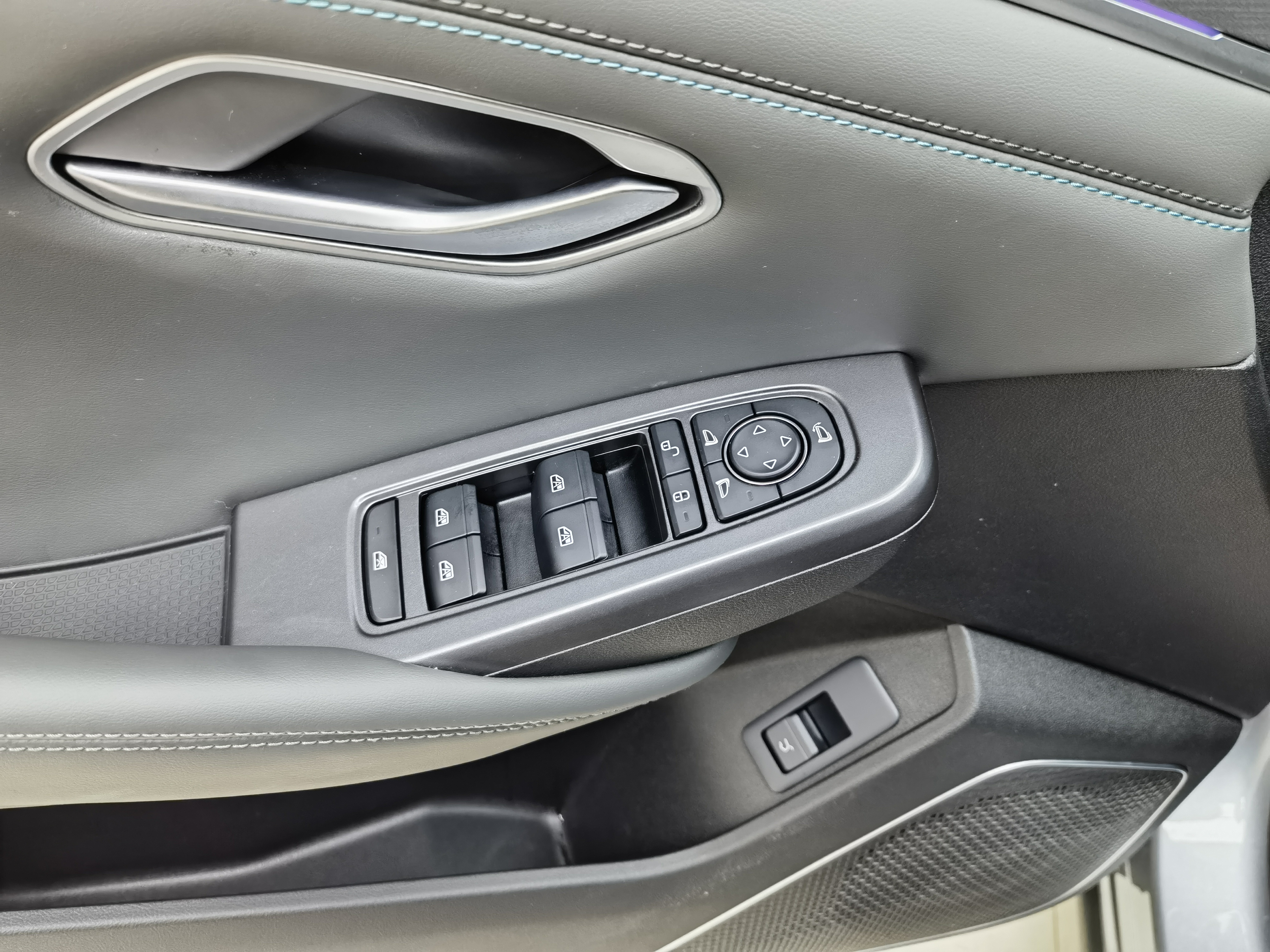 BYD SongL DM-i 2025 #14 BYD SongL DM-i 2025 car image #14