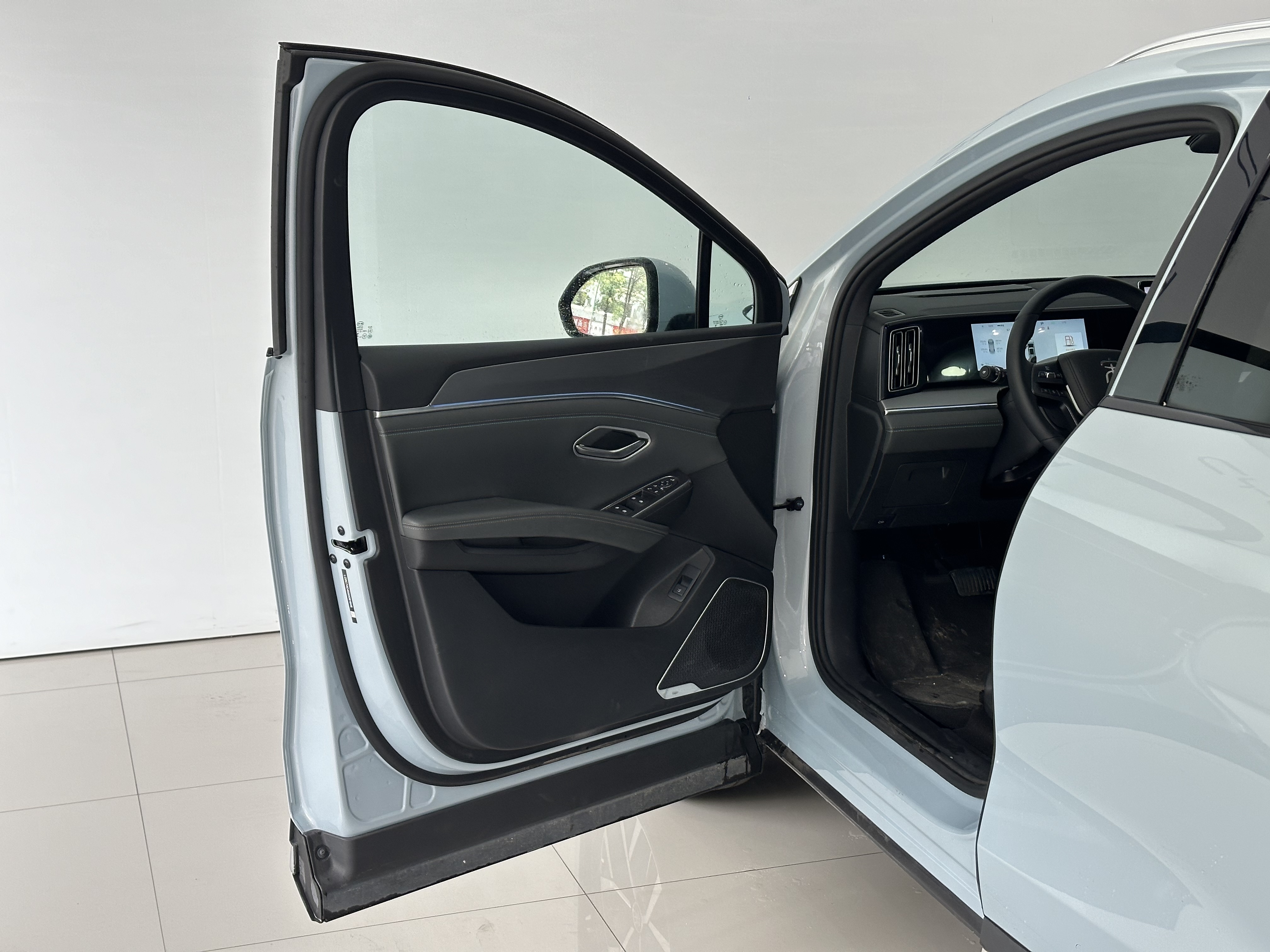 BYD SongL DM-i 2025 #14 BYD SongL DM-i 2025 car image #14