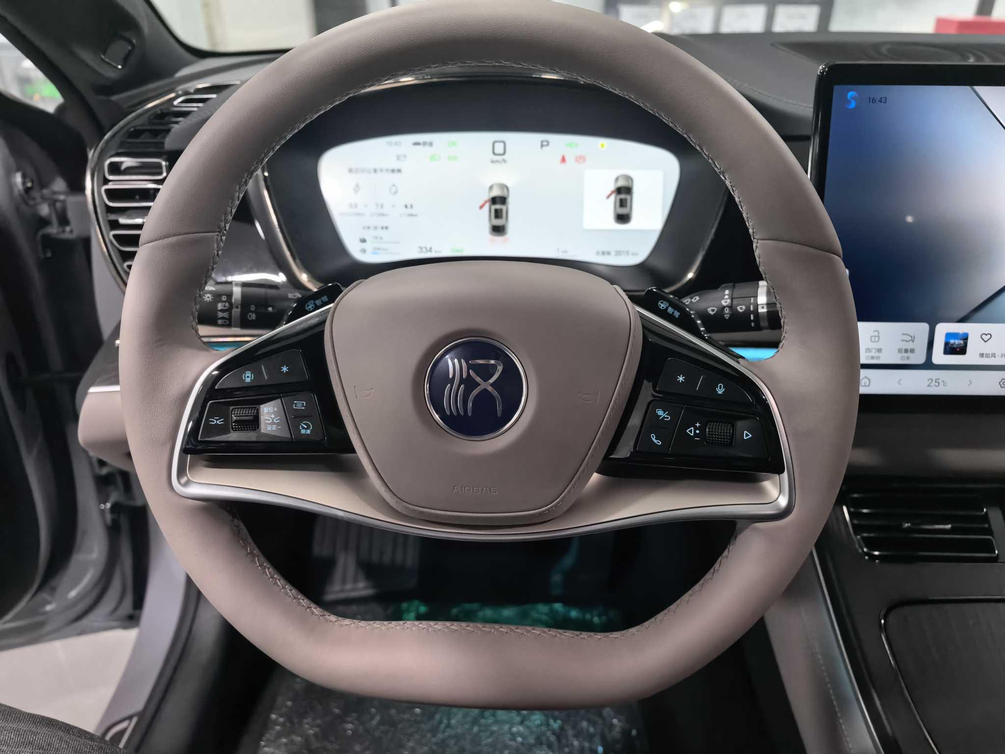 BYD Han 2025 car image #14