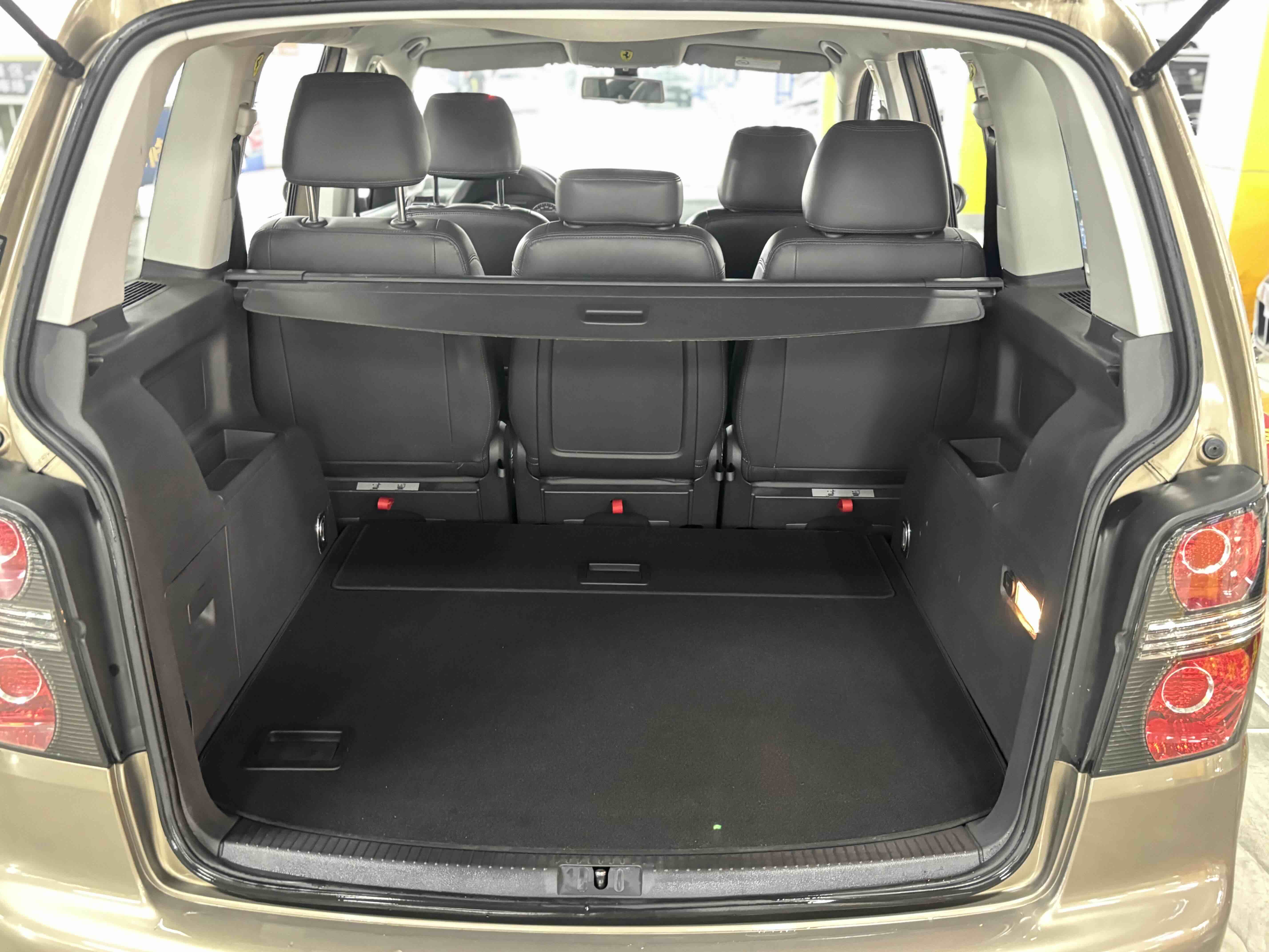 Volkswagen Touran 2016 car image #14