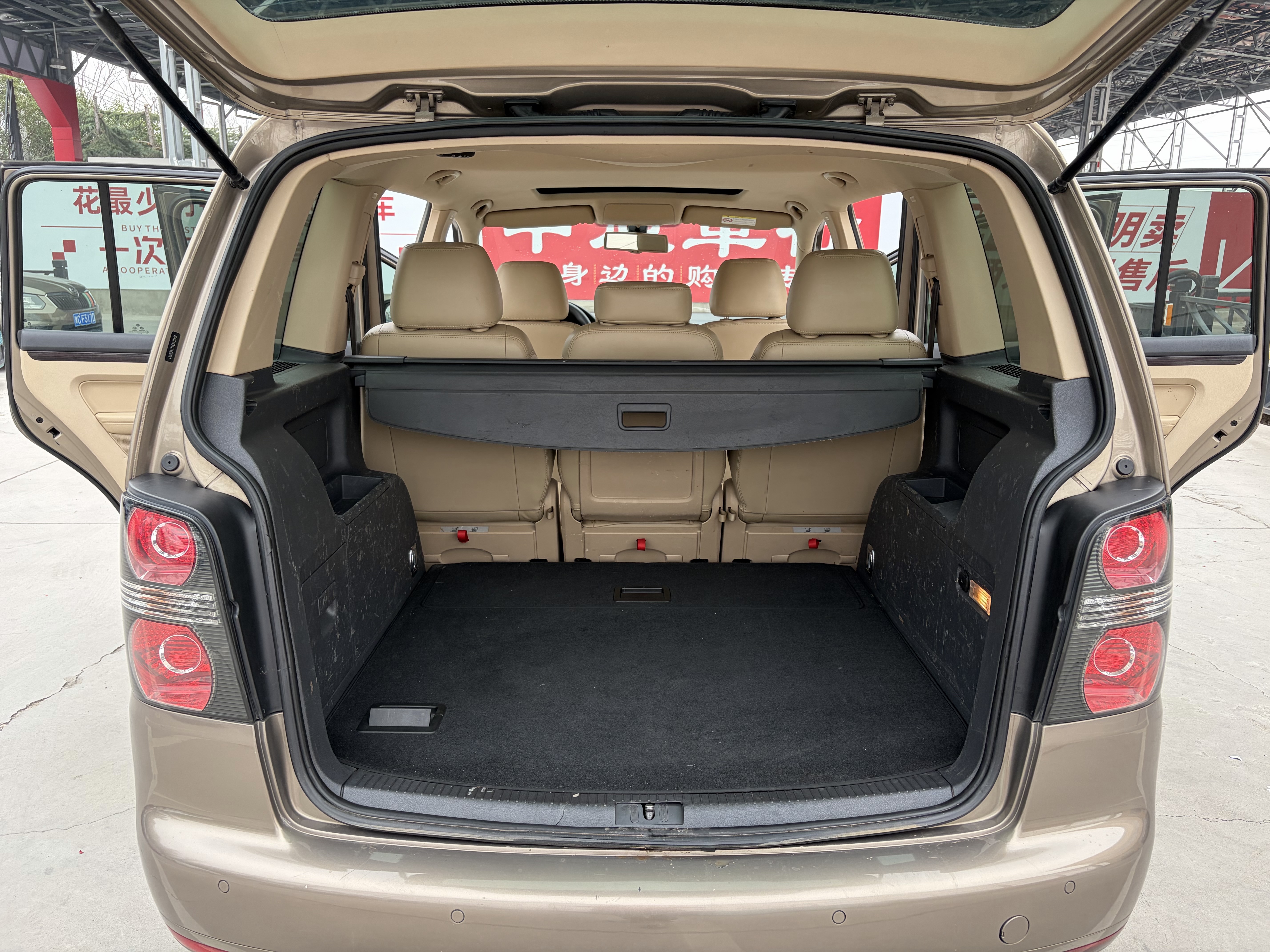 Volkswagen Touran 2015 immagine di auto #14