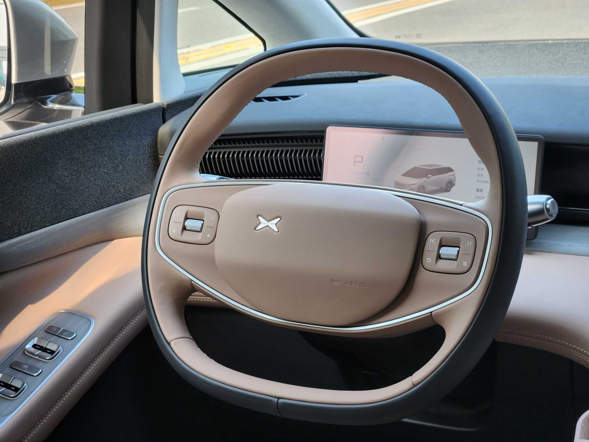 Xpeng X9 2025 imagem de carro #14